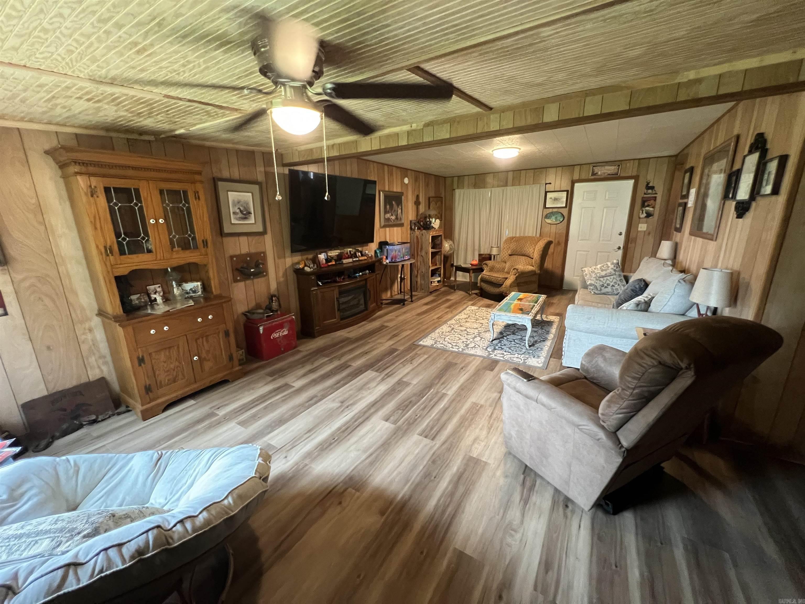 OVERCUP LAKE RESORT - Residential
