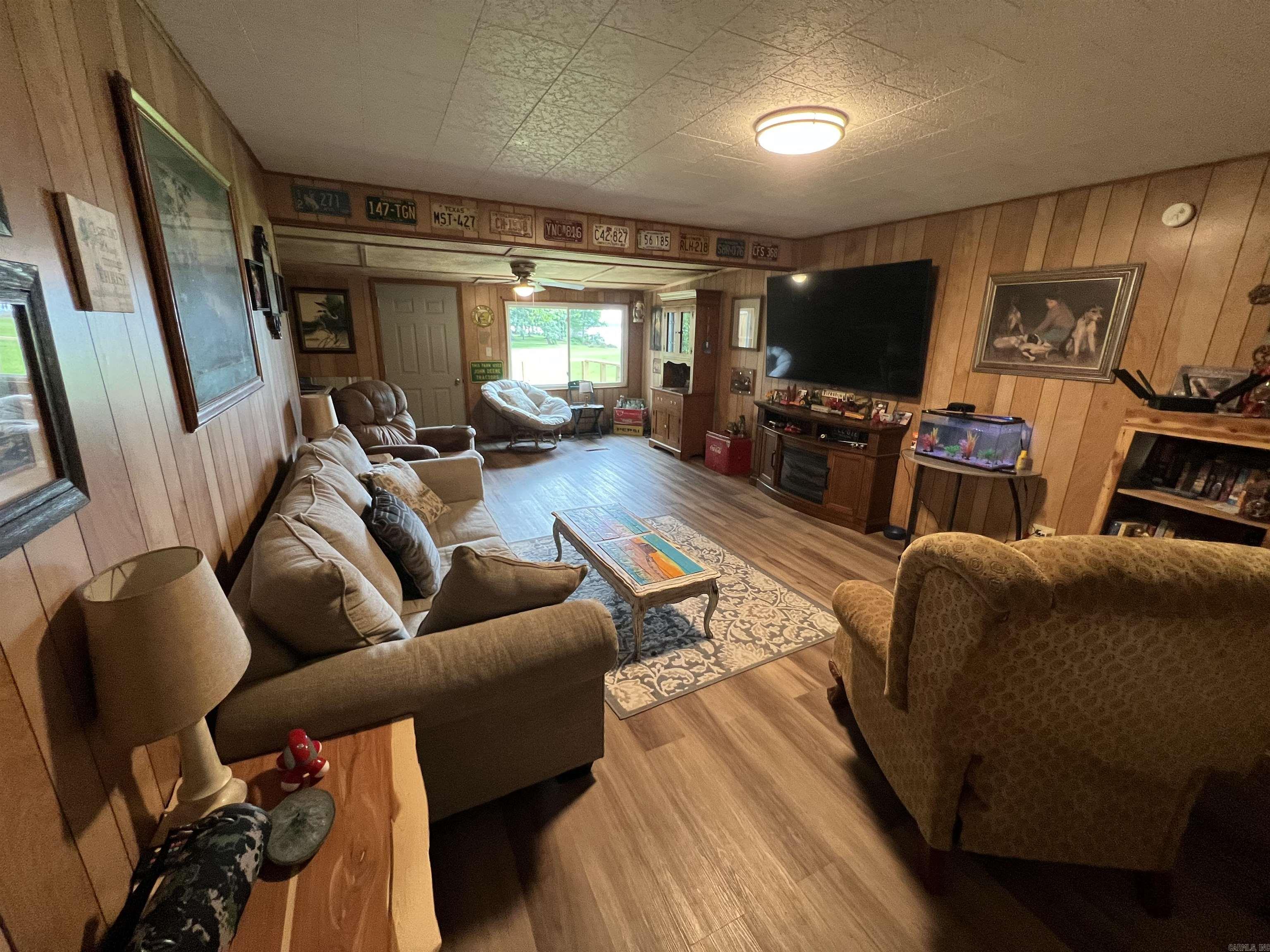 OVERCUP LAKE RESORT - Residential