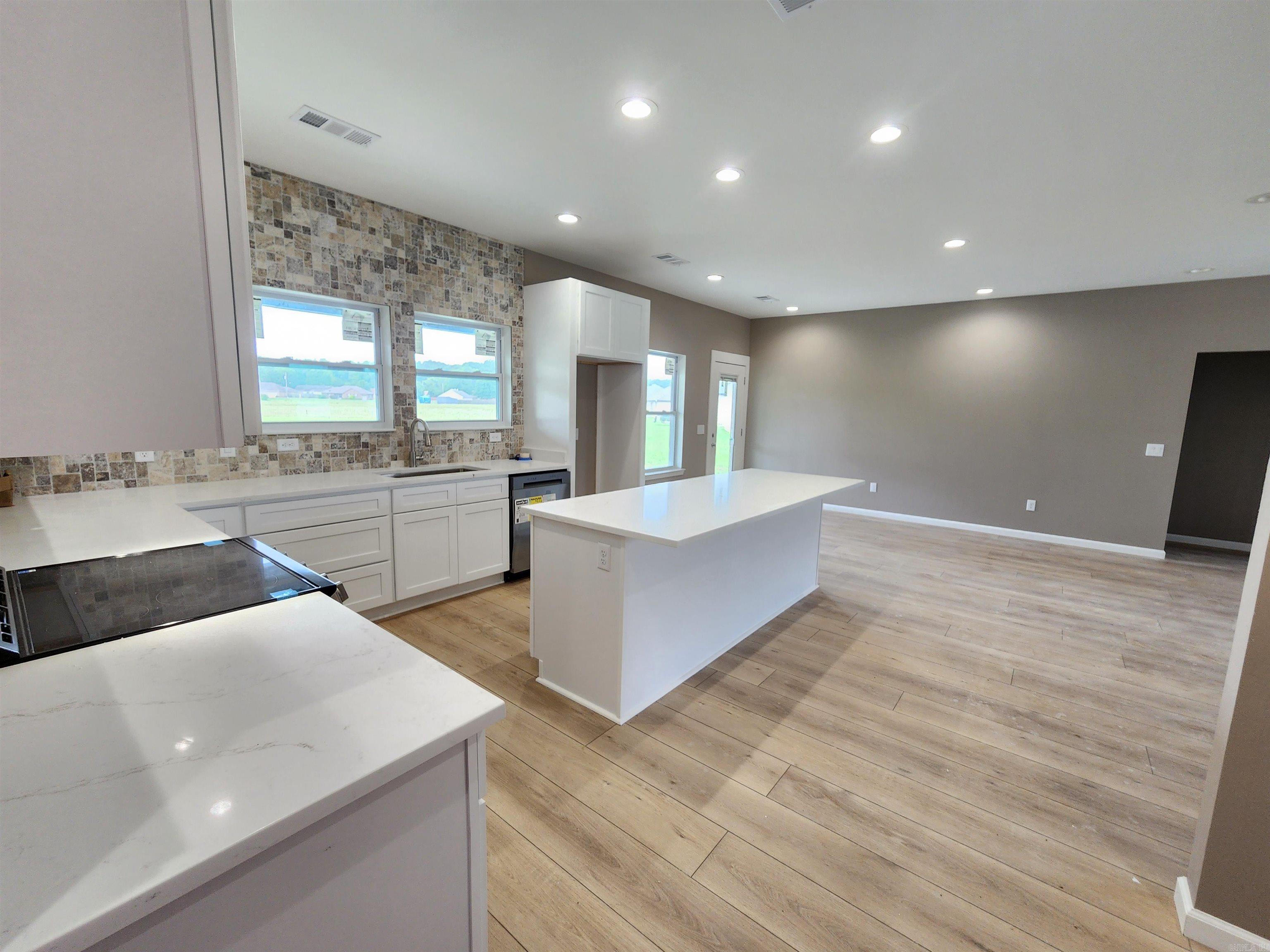 BAKER'S FIELD - Residential