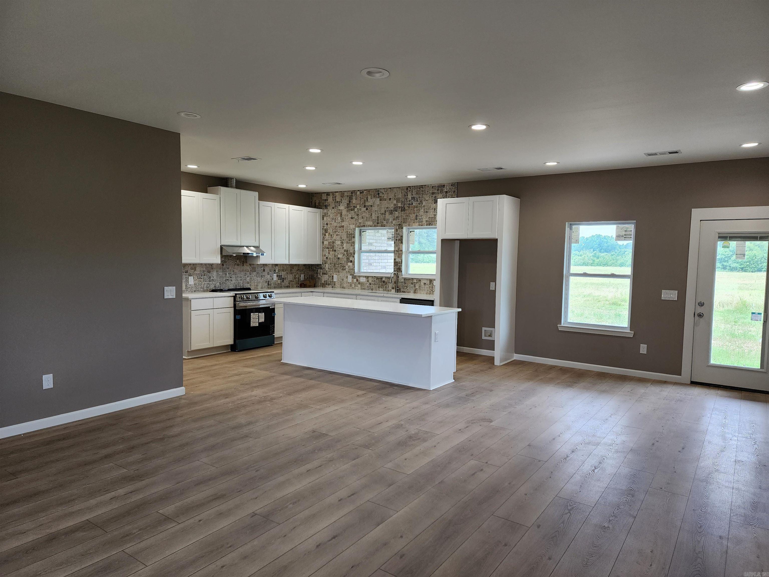 BAKER'S FIELD - Residential