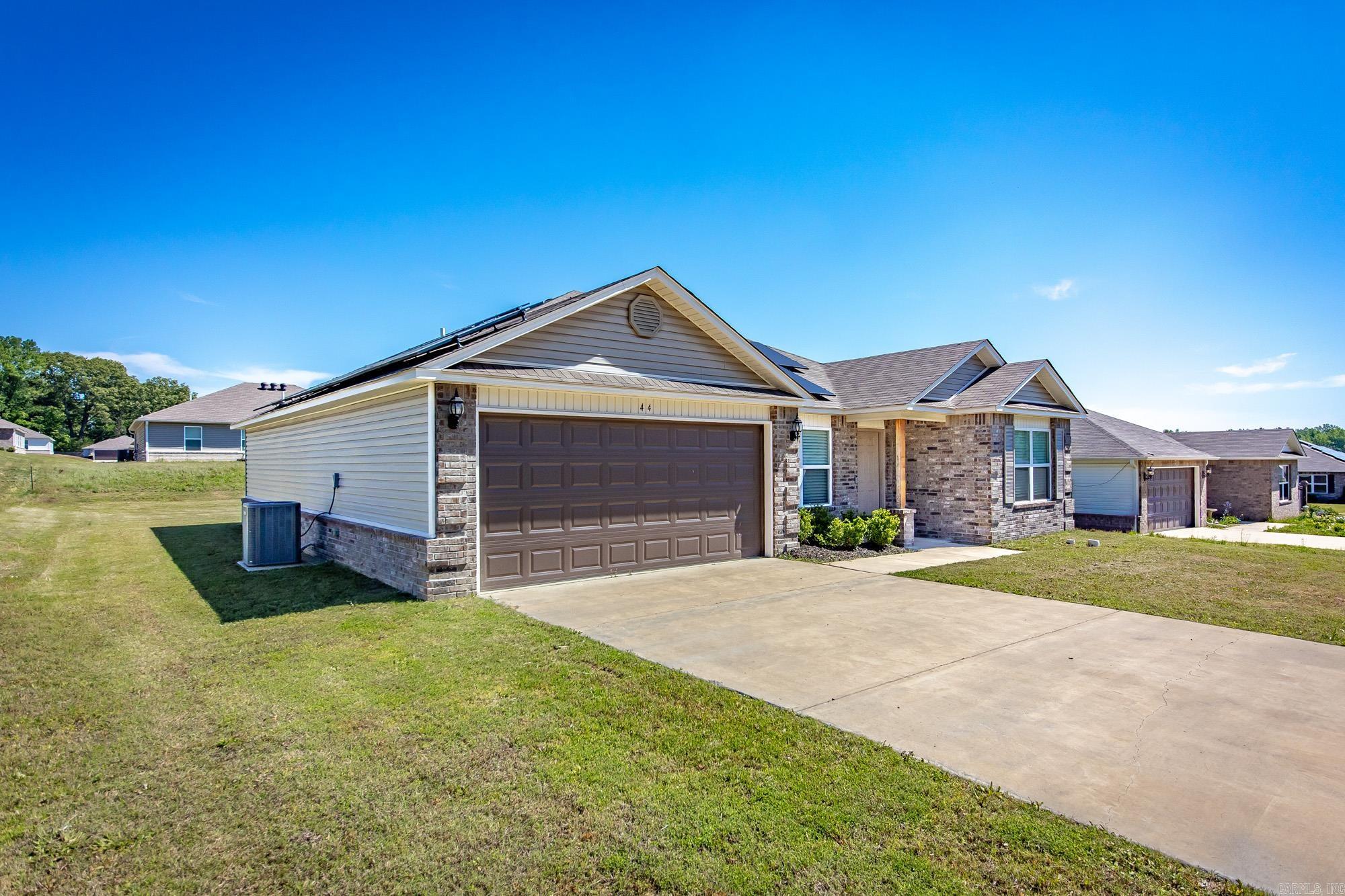 OAKLAND GROVE ESTATES - Residential