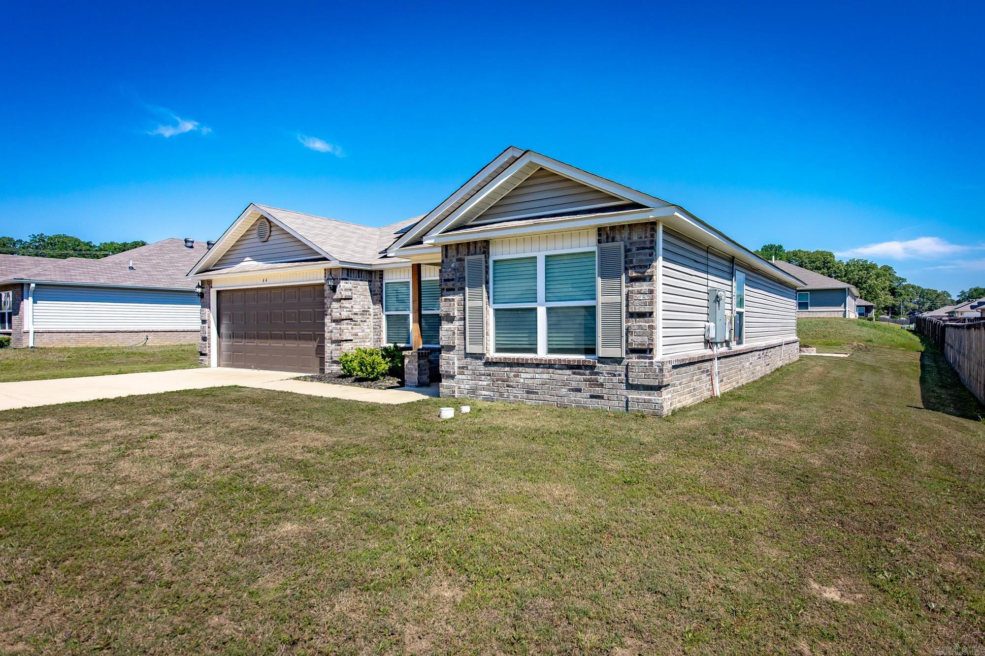 OAKLAND GROVE ESTATES - Residential