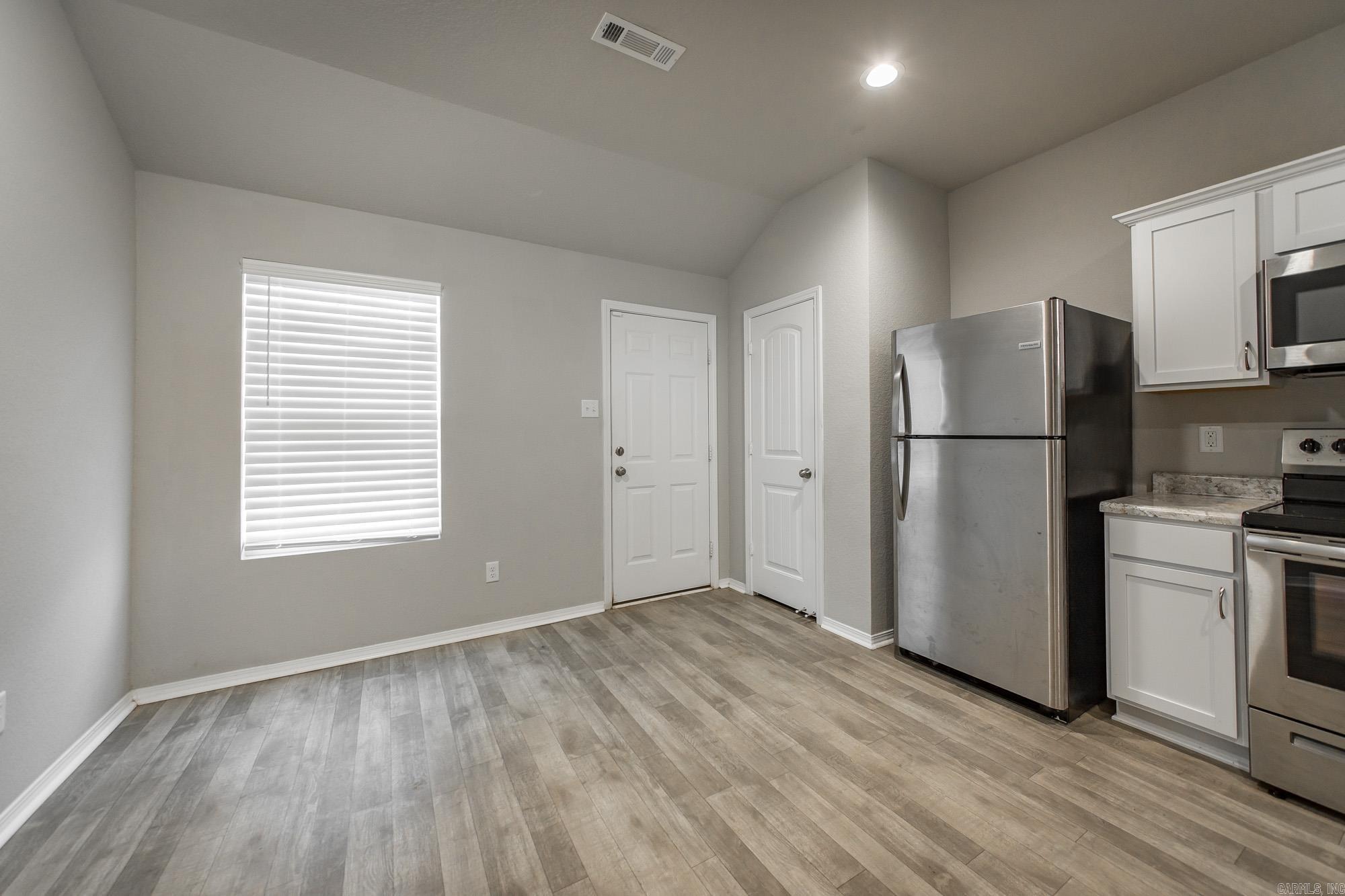 OAKLAND GROVE ESTATES - Residential