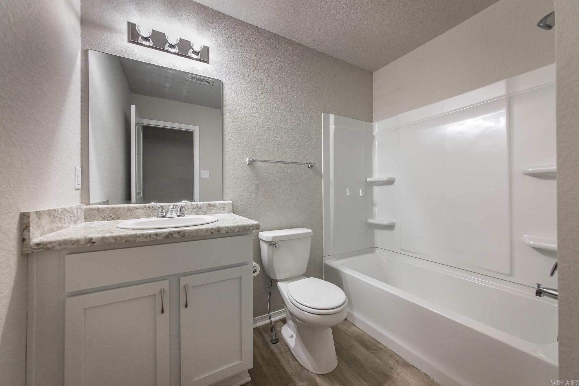 OAKLAND GROVE ESTATES - Residential