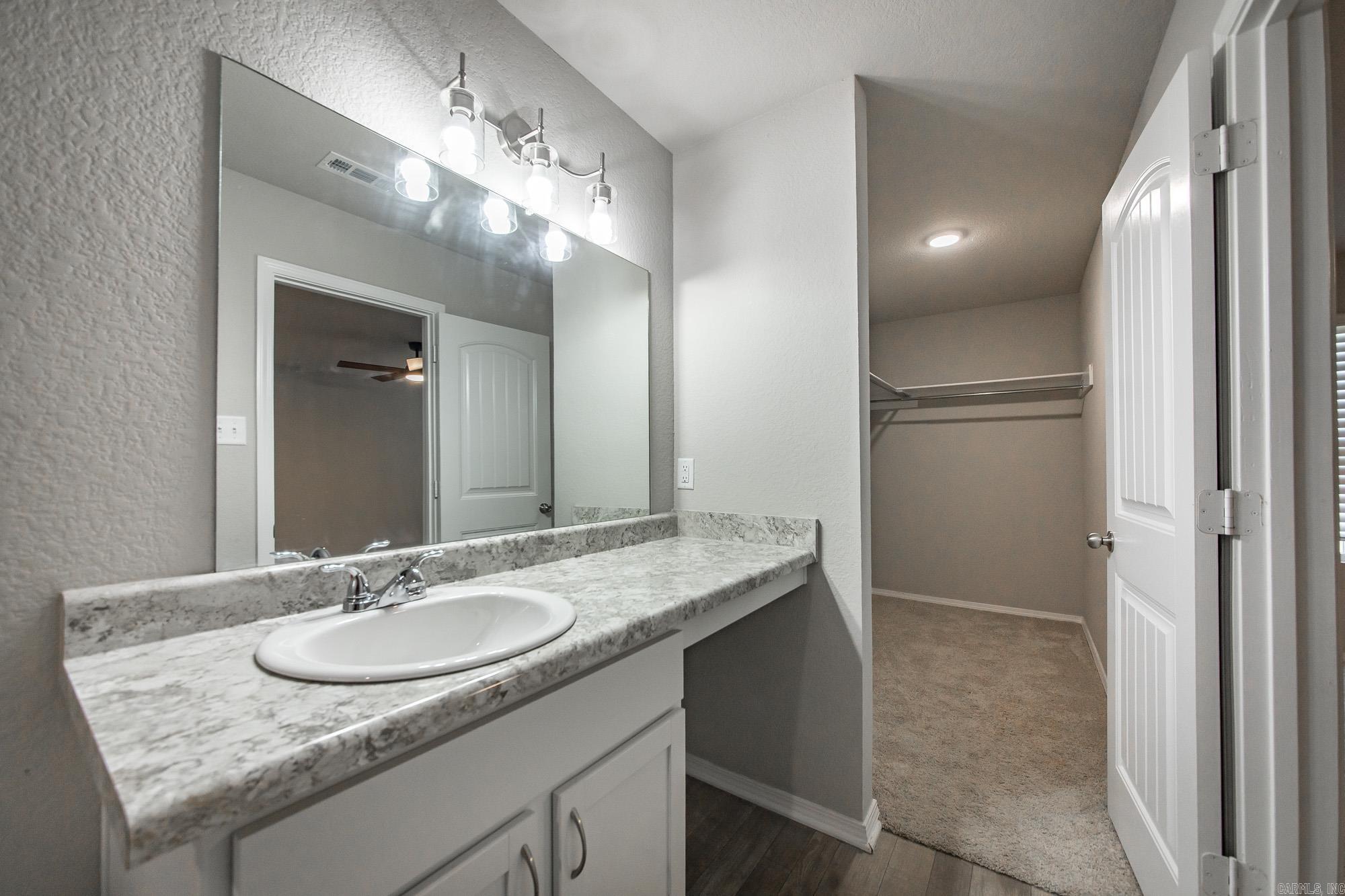 OAKLAND GROVE ESTATES - Residential