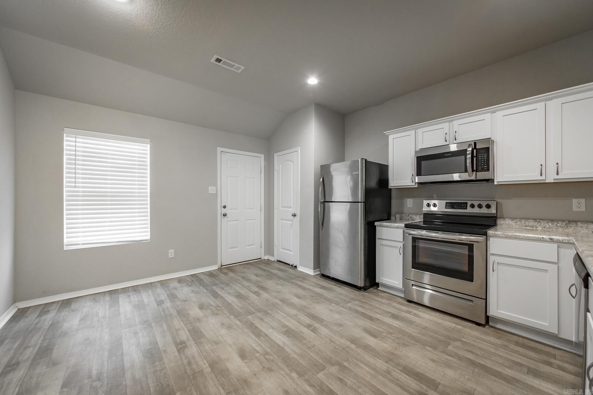 OAKLAND GROVE ESTATES - Residential