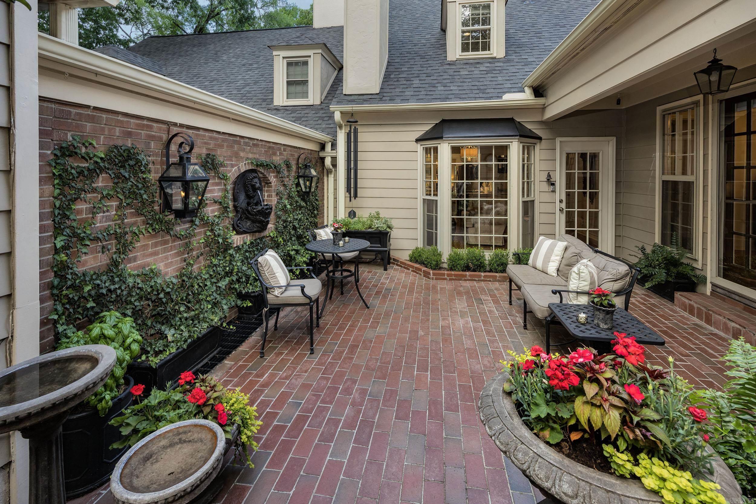 WINDSOR CT TOWNHOMES HPR - Residential