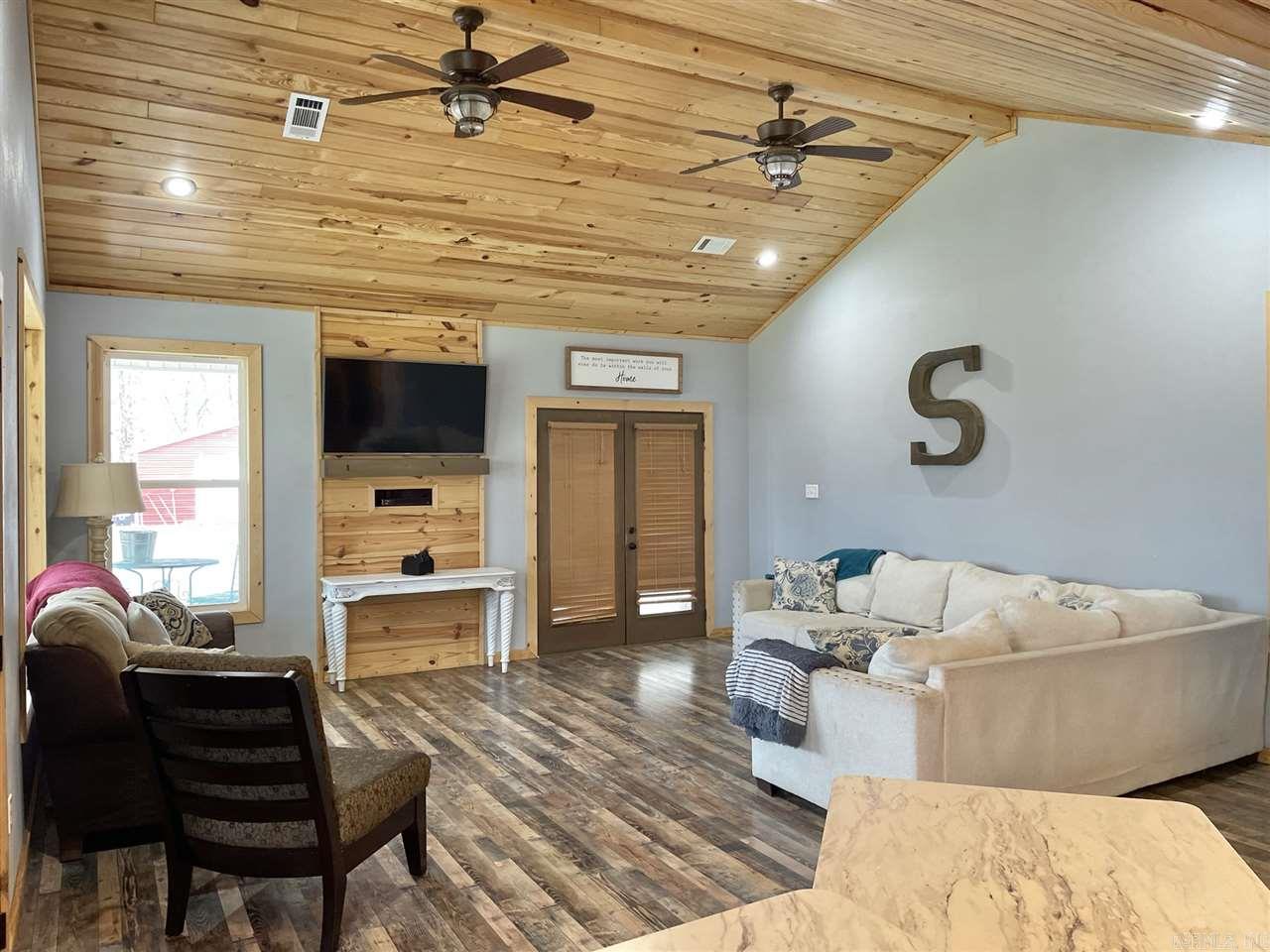 BEAVER LAKE ESTATES - Residential