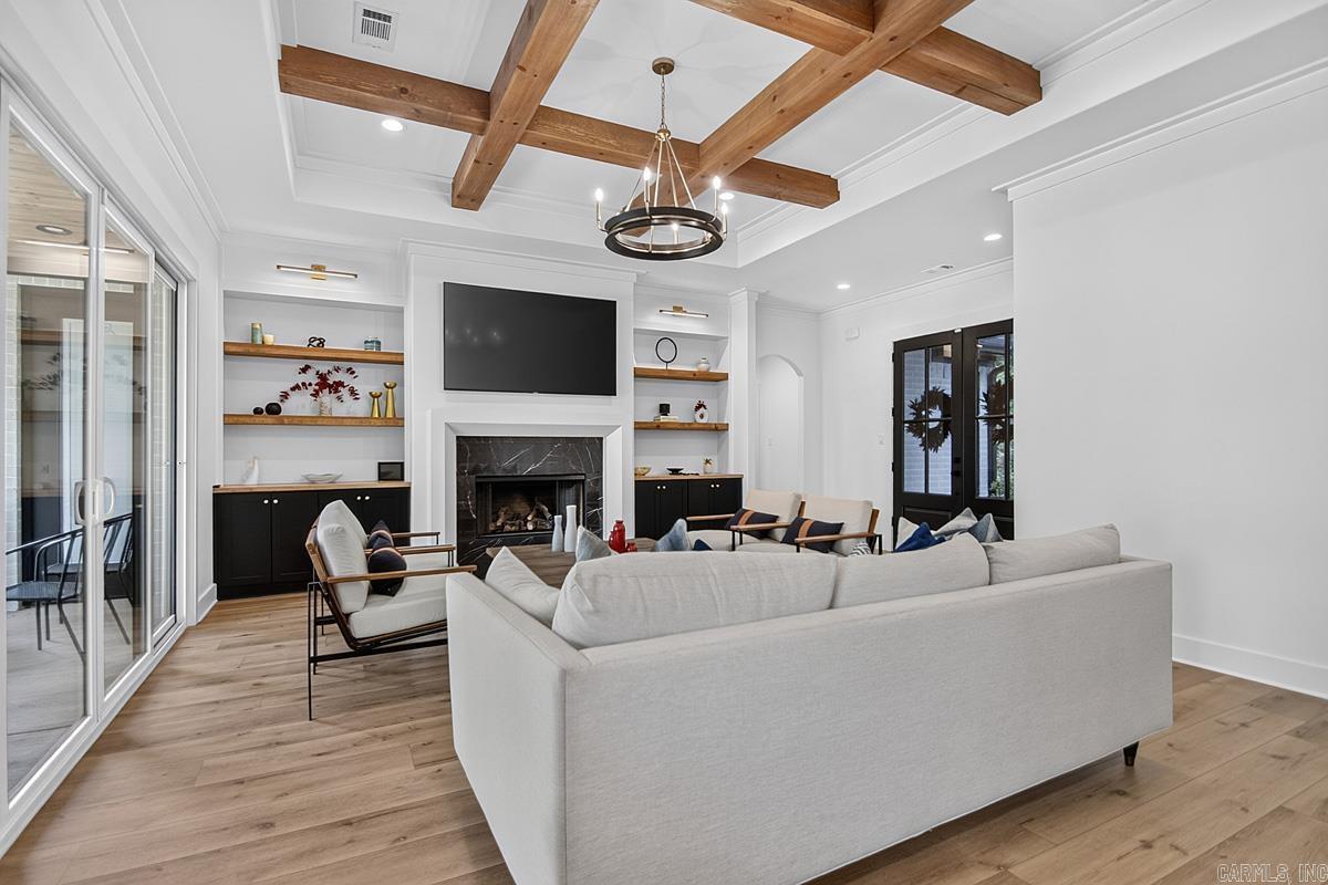 WHITE OAK MANOR - Residential