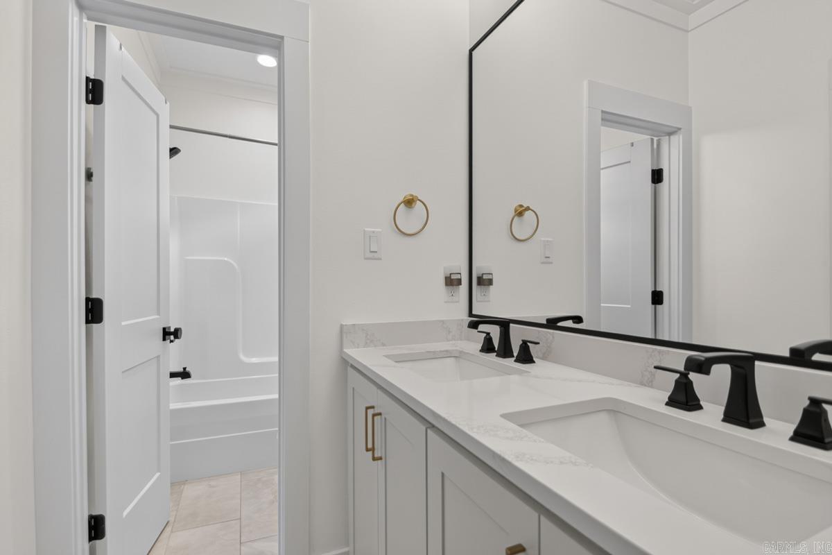 WHITE OAK MANOR - Residential