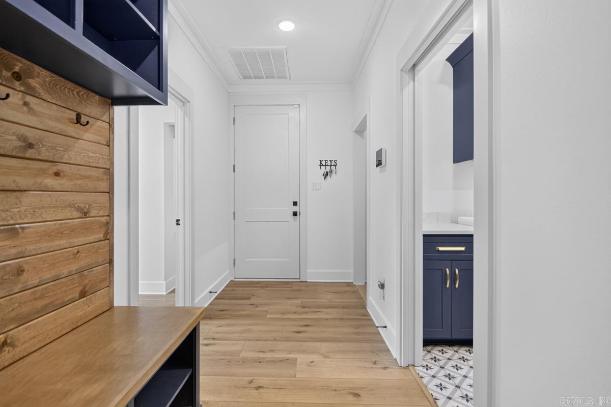 WHITE OAK MANOR - Residential