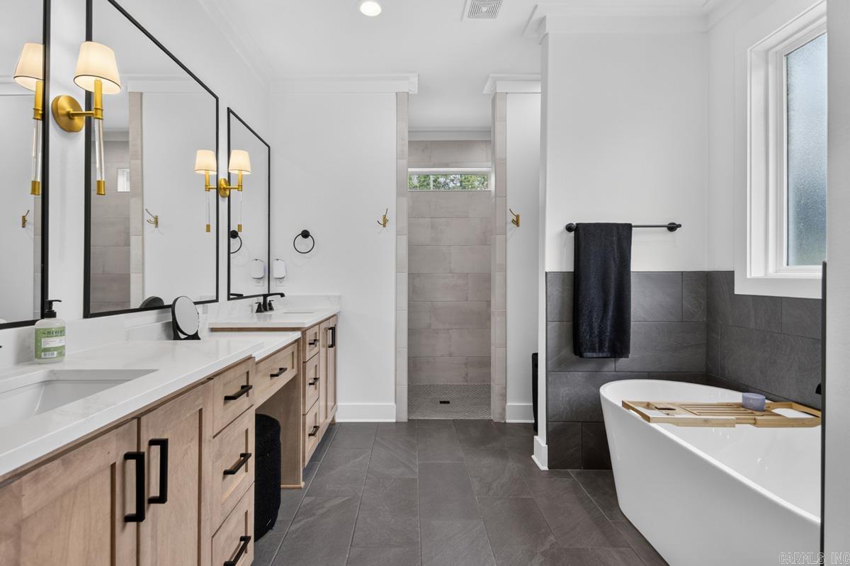 WHITE OAK MANOR - Residential