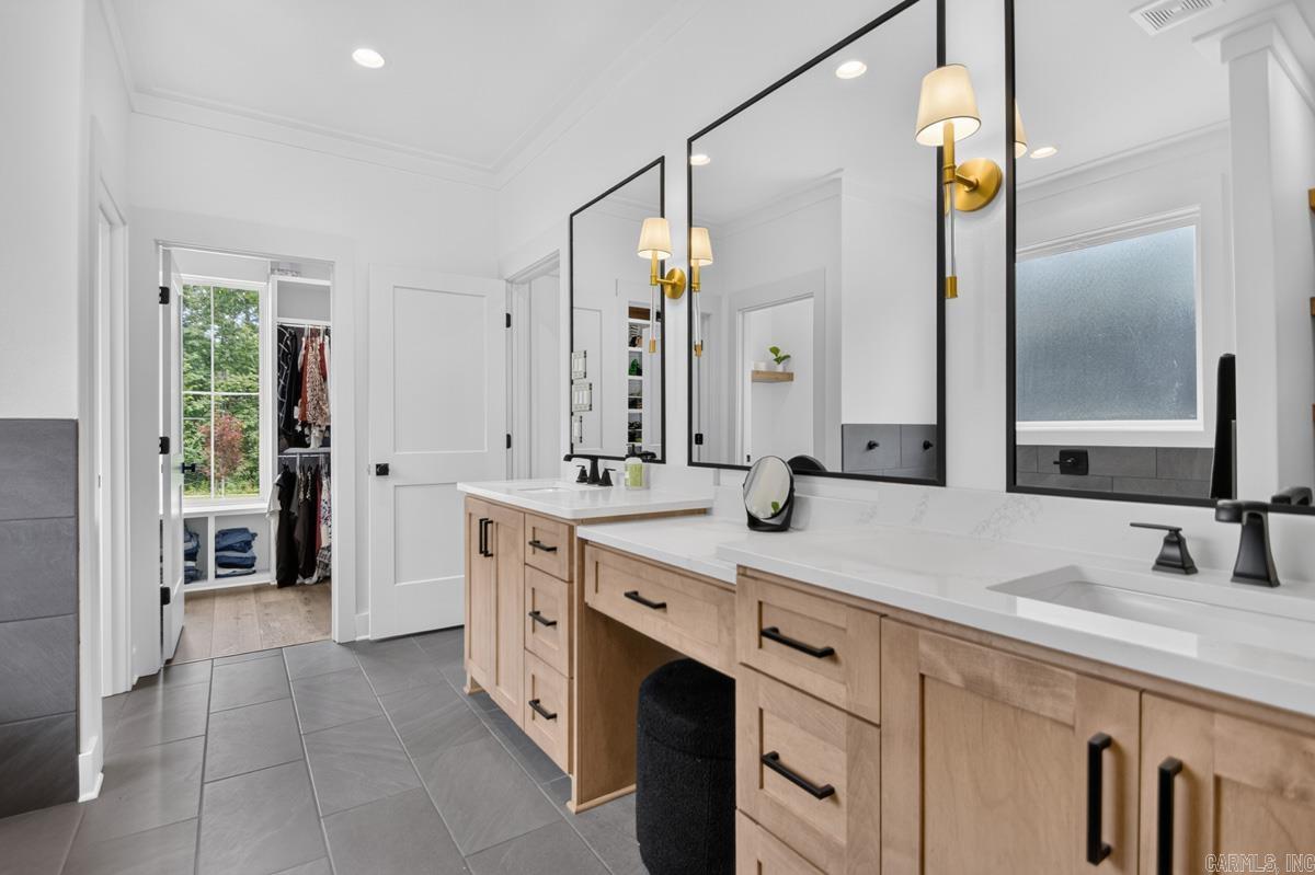 WHITE OAK MANOR - Residential