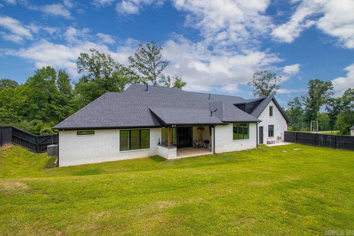 WHITE OAK MANOR - Residential