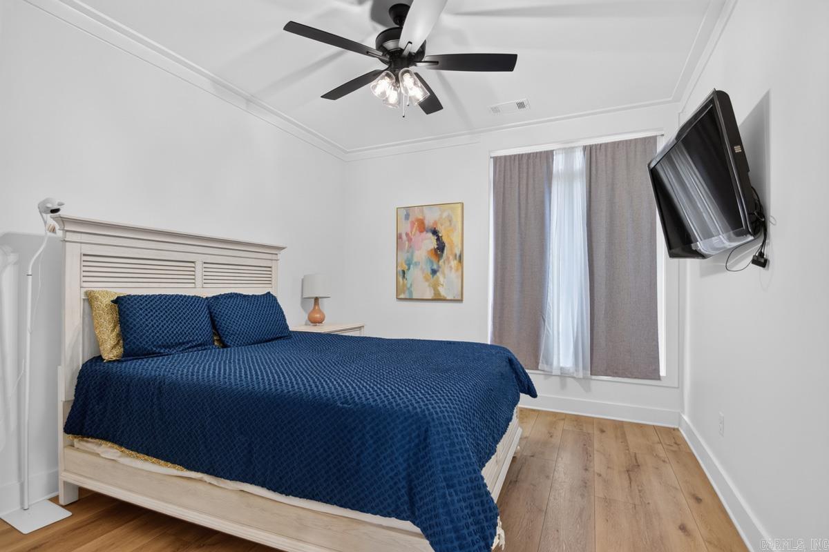 WHITE OAK MANOR - Residential