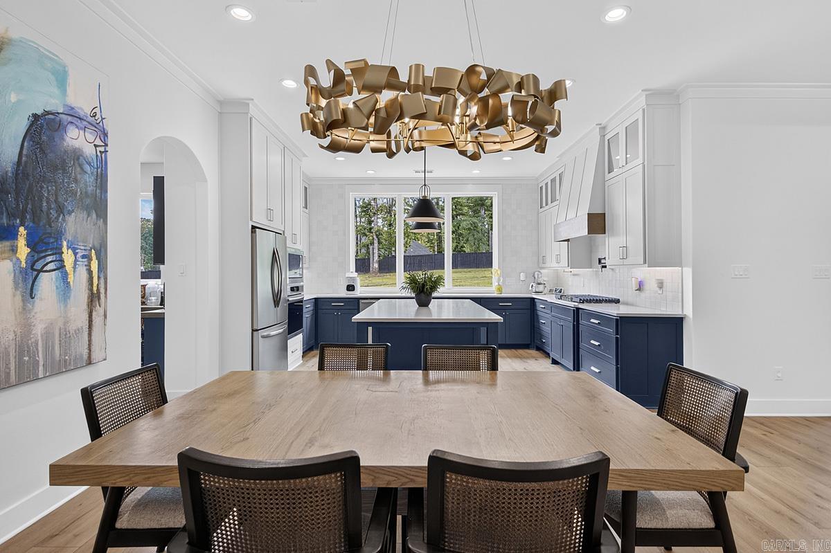 WHITE OAK MANOR - Residential