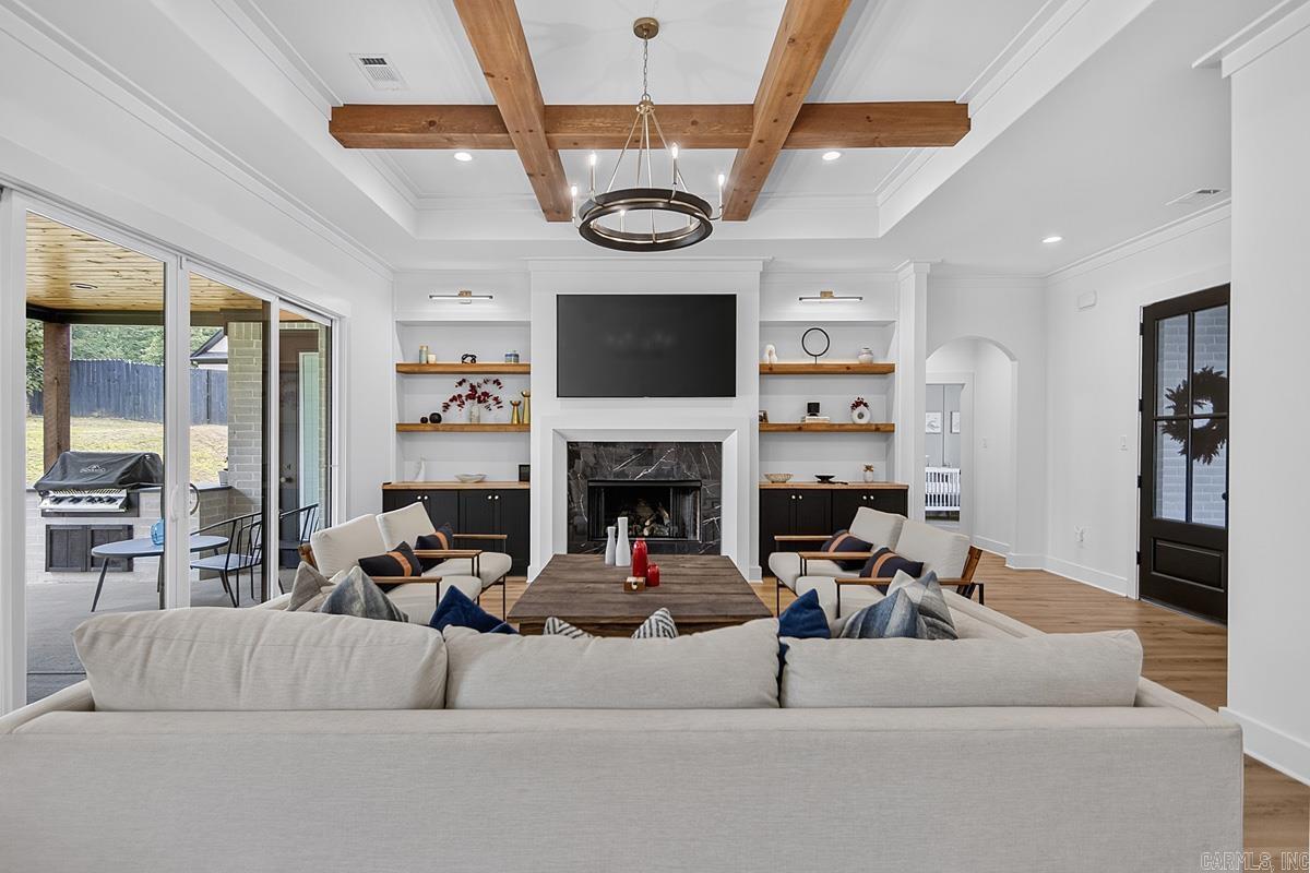 WHITE OAK MANOR - Residential
