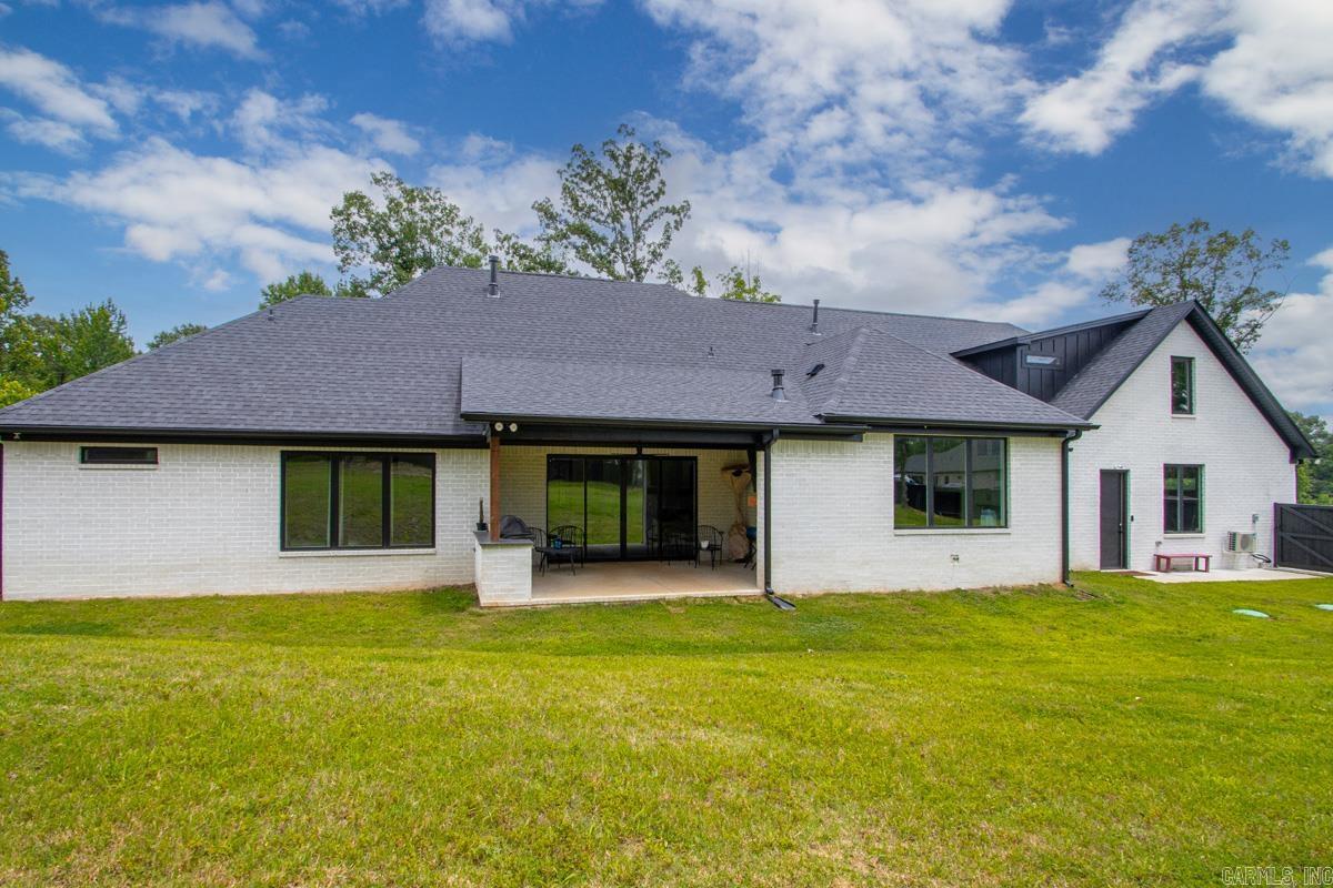 WHITE OAK MANOR - Residential