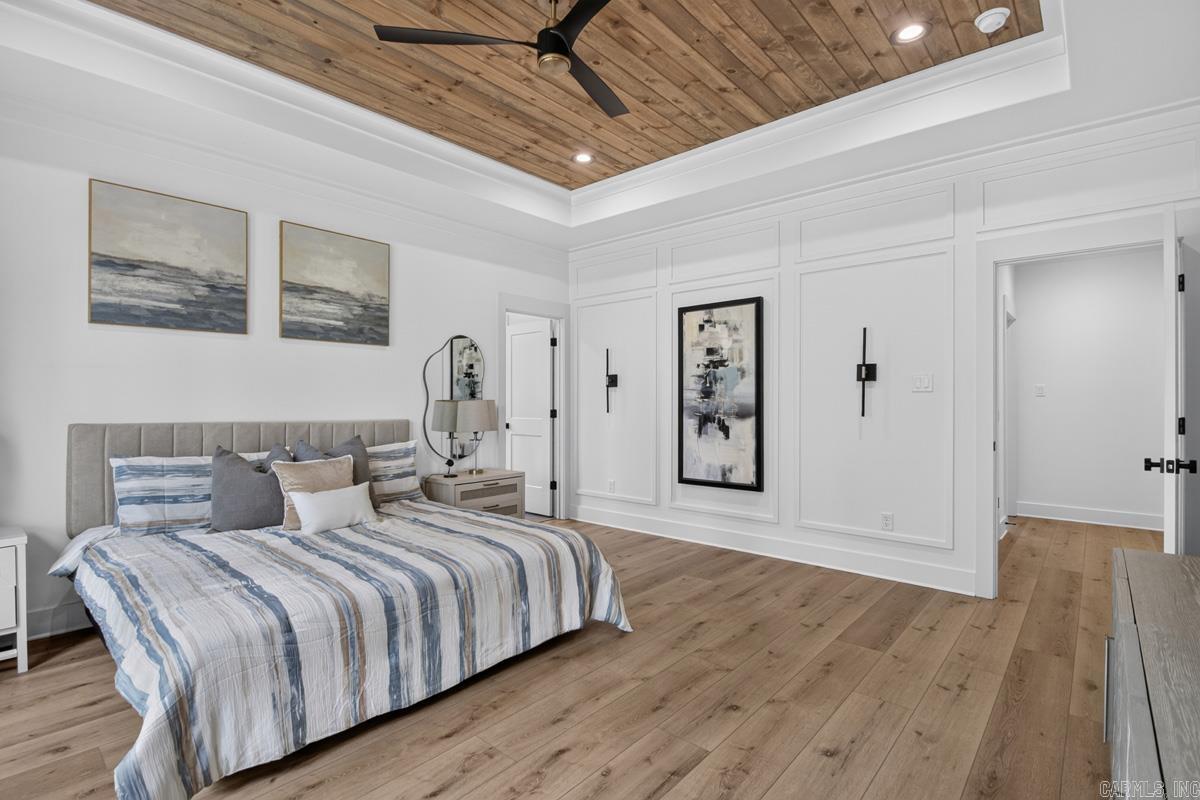 WHITE OAK MANOR - Residential