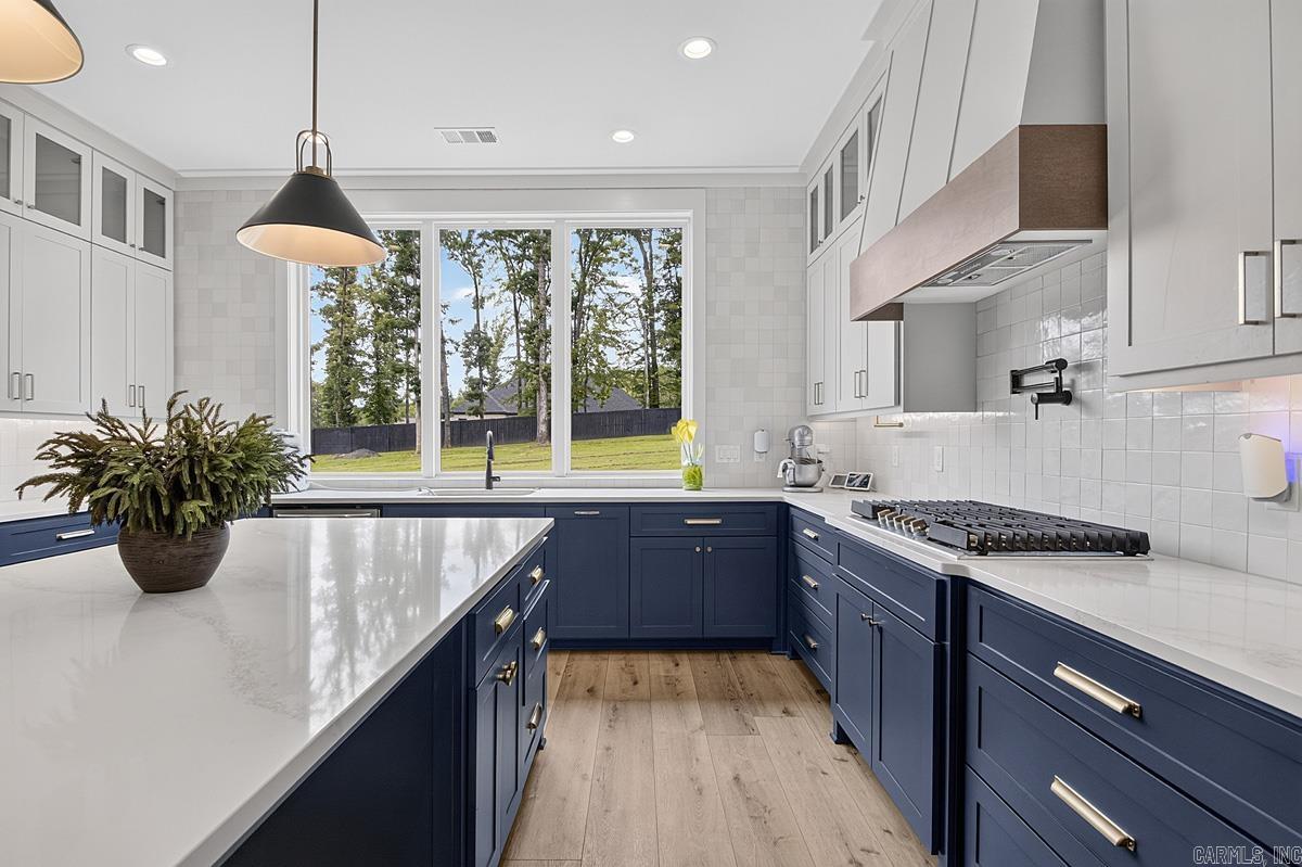 WHITE OAK MANOR - Residential