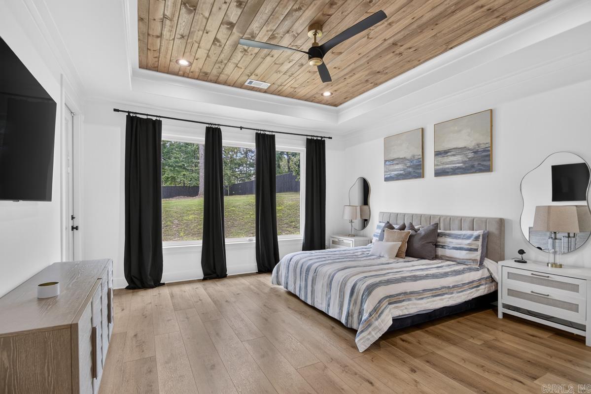 WHITE OAK MANOR - Residential