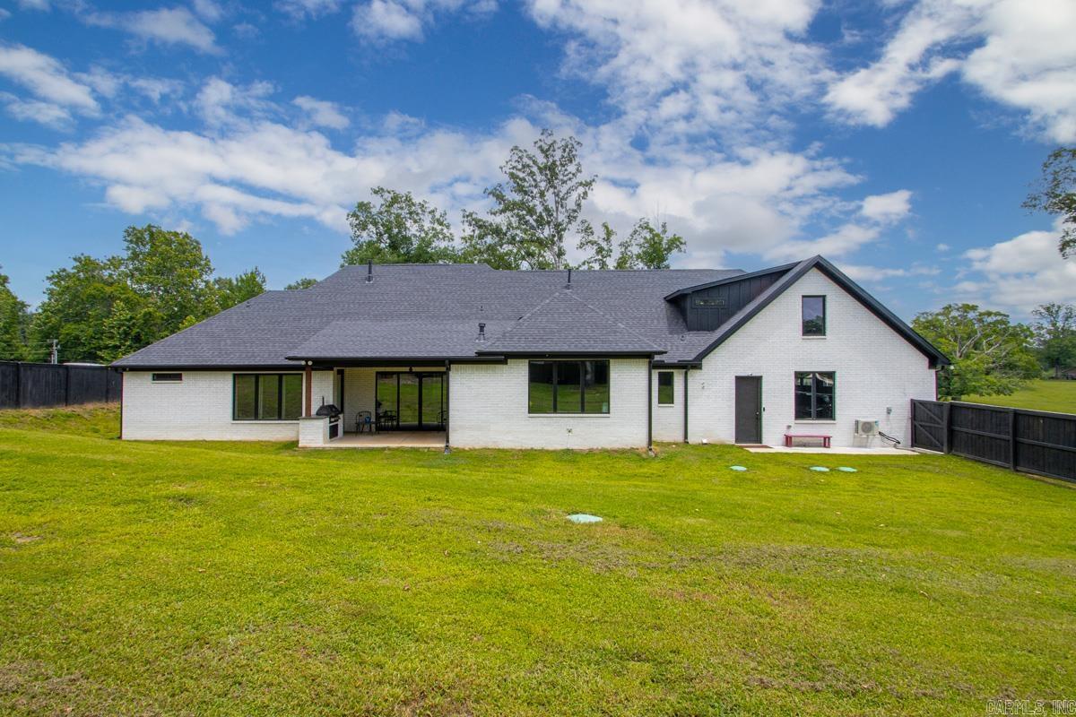 WHITE OAK MANOR - Residential