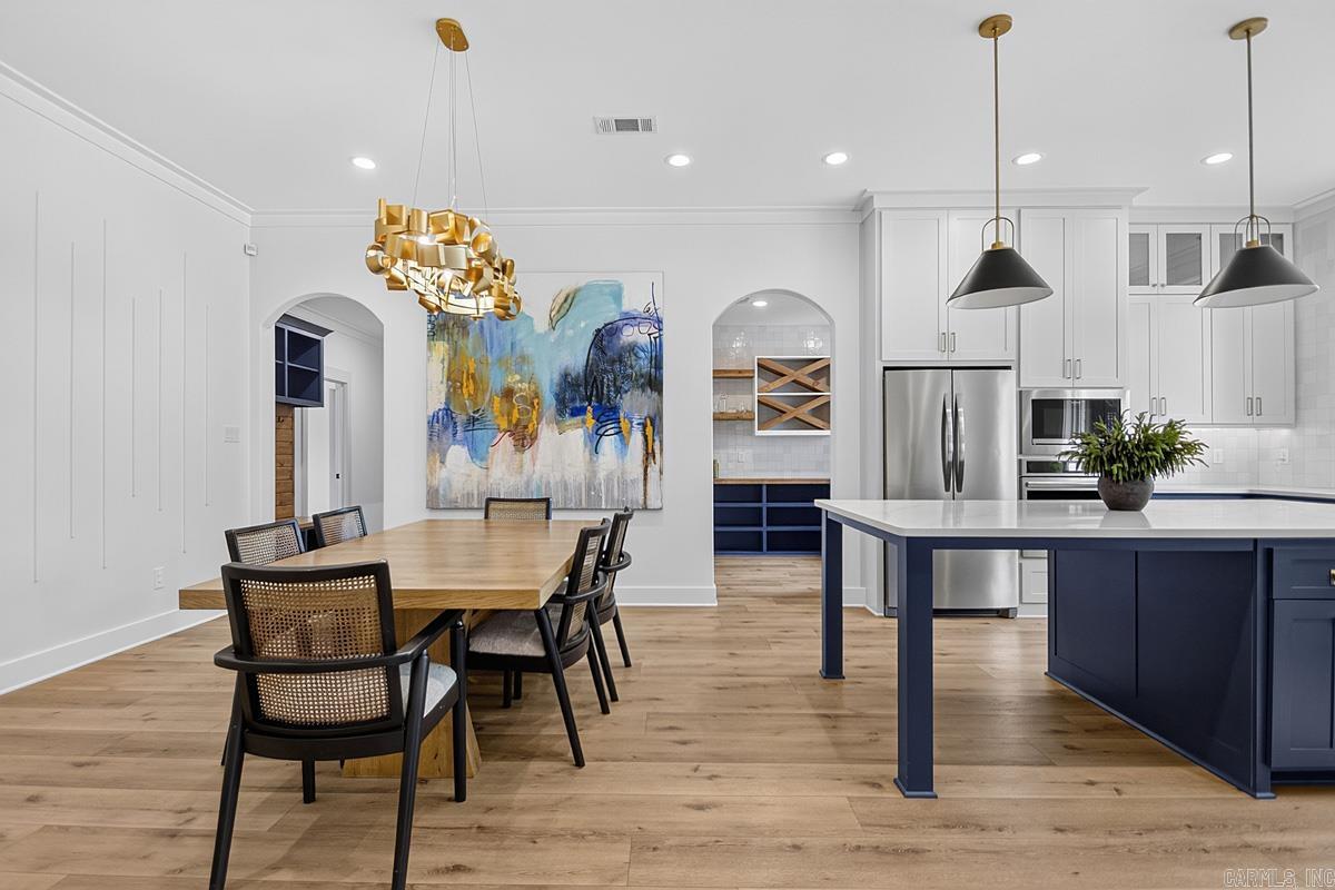 WHITE OAK MANOR - Residential