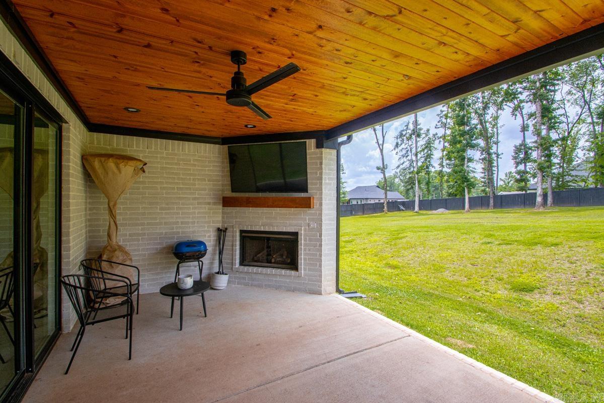 WHITE OAK MANOR - Residential