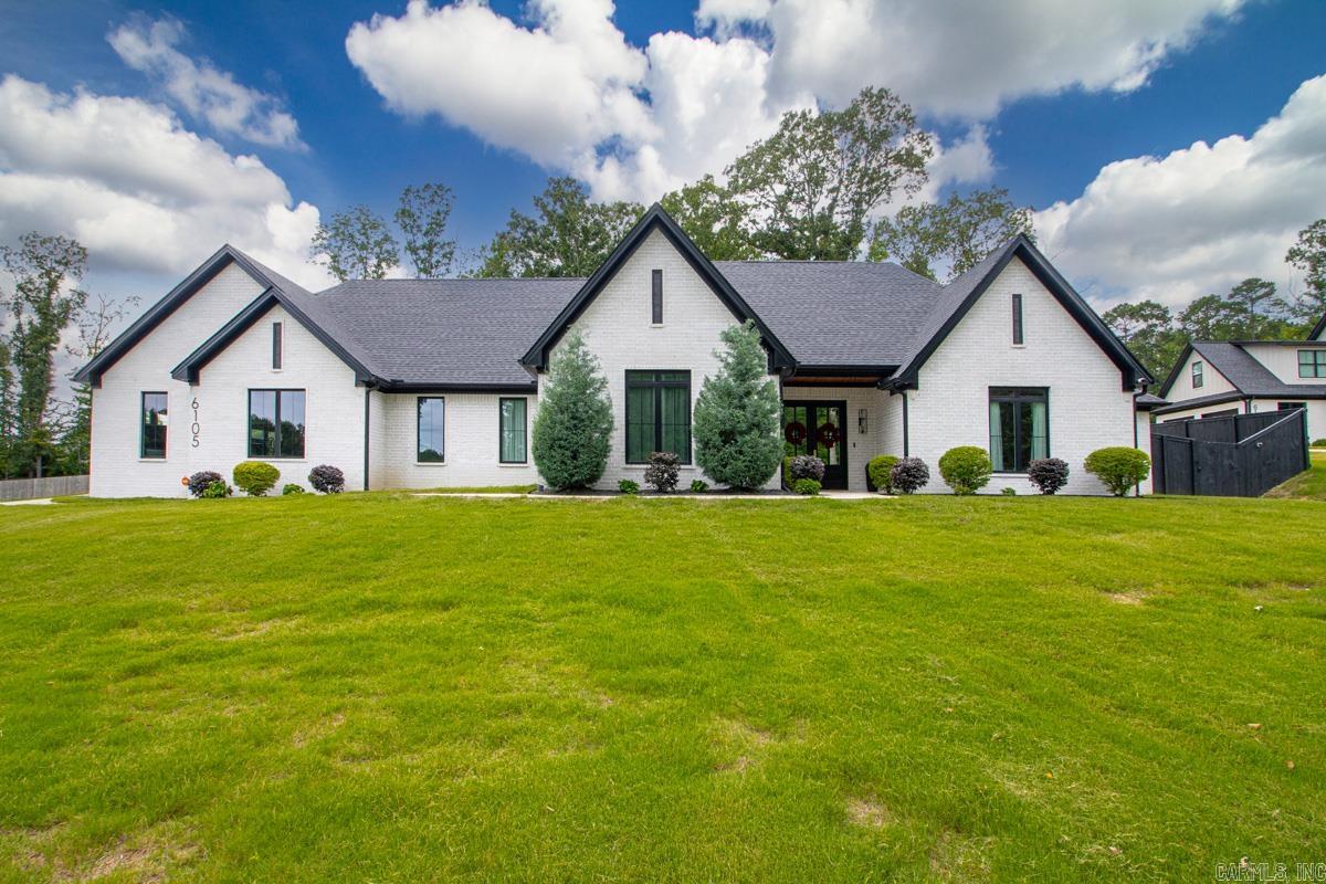 WHITE OAK MANOR - Residential