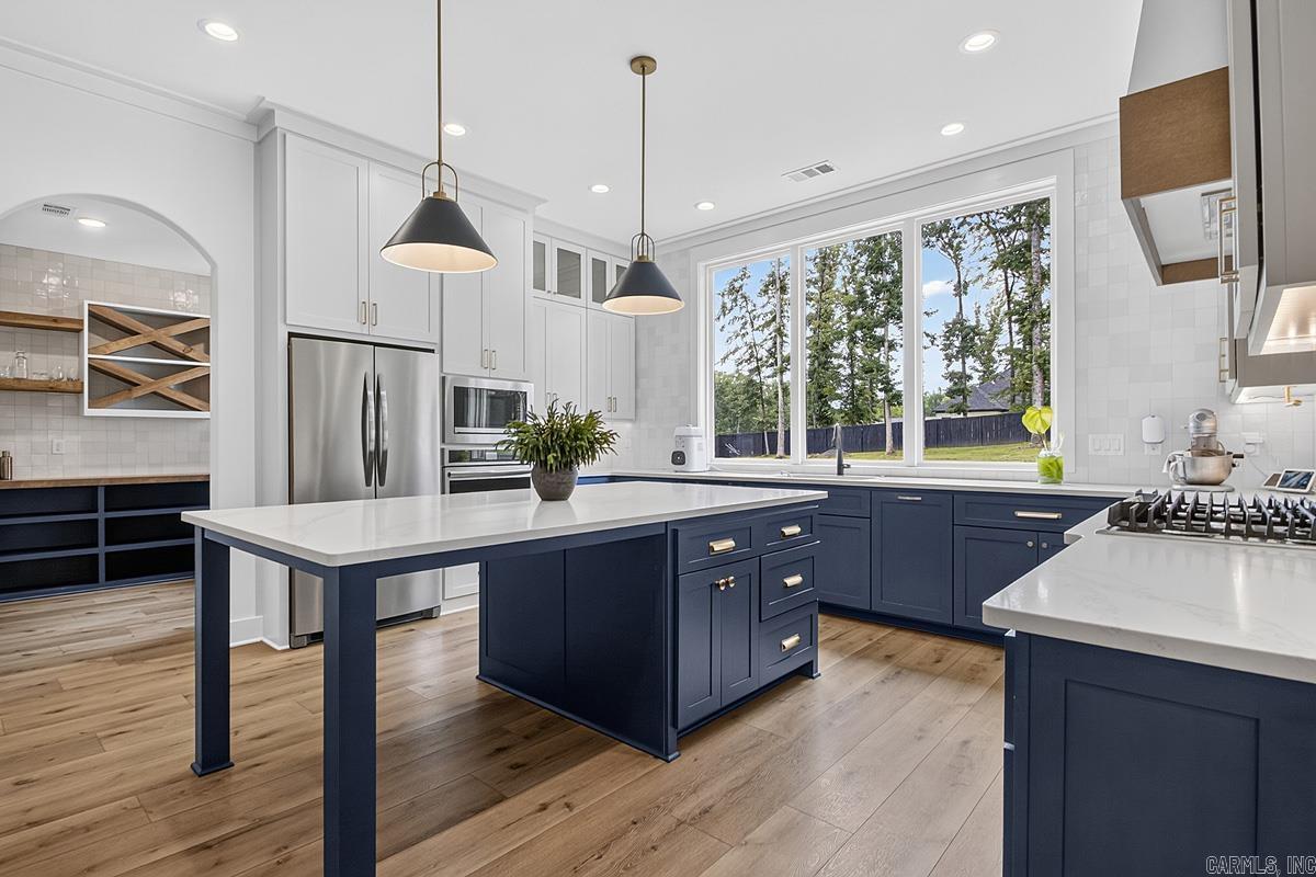 WHITE OAK MANOR - Residential