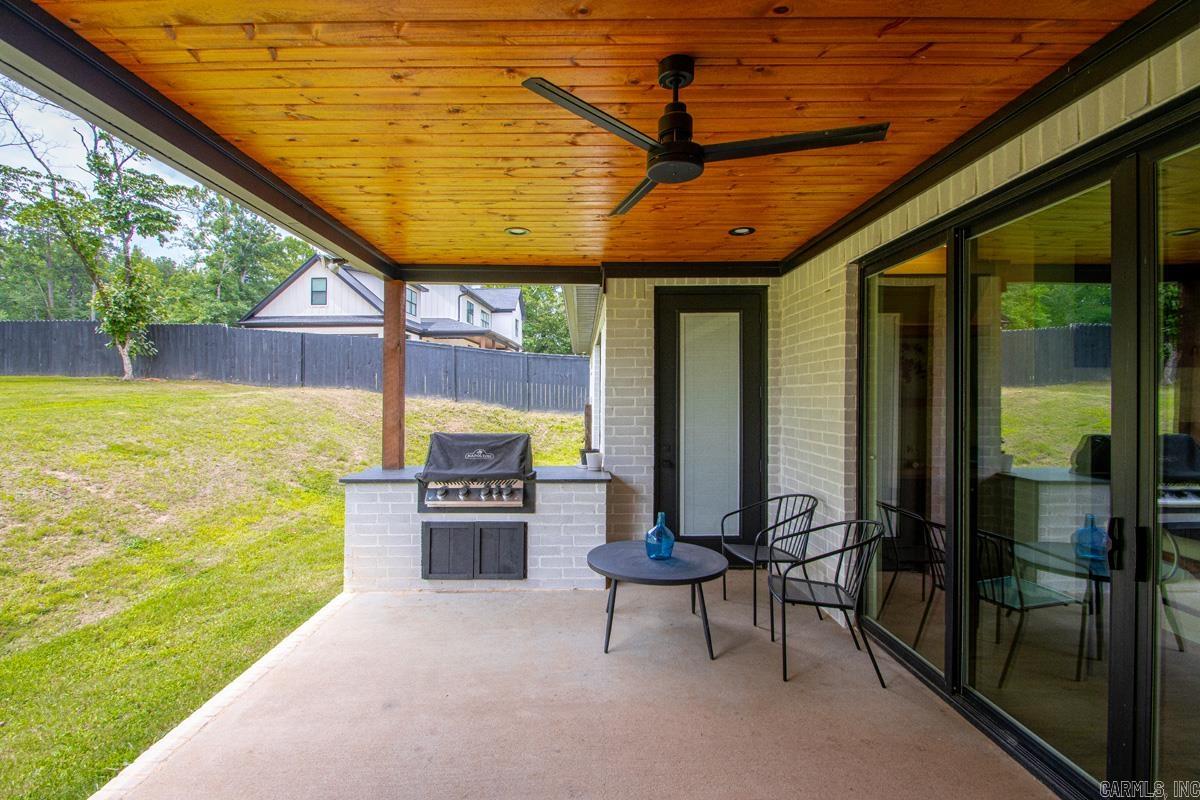 WHITE OAK MANOR - Residential