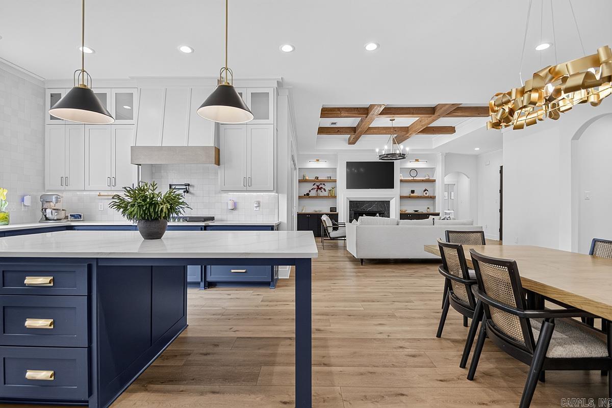 WHITE OAK MANOR - Residential