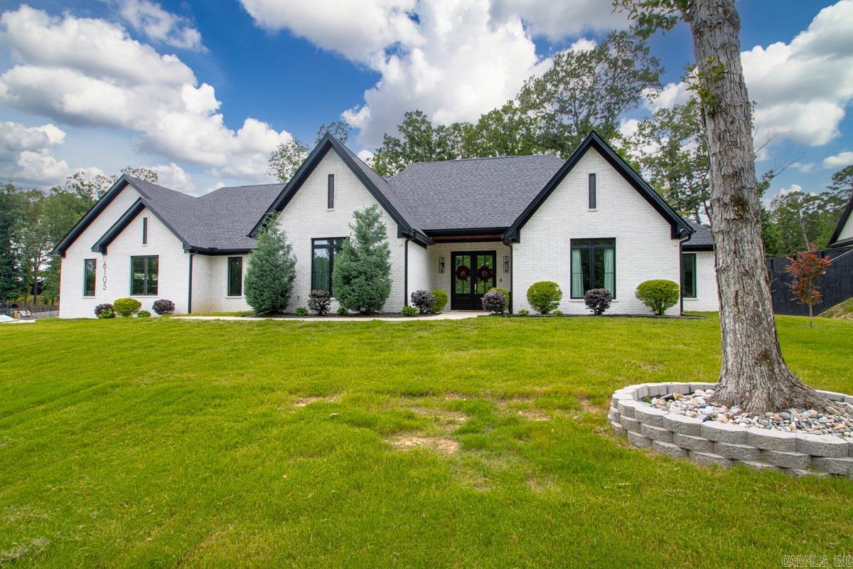 WHITE OAK MANOR - Residential