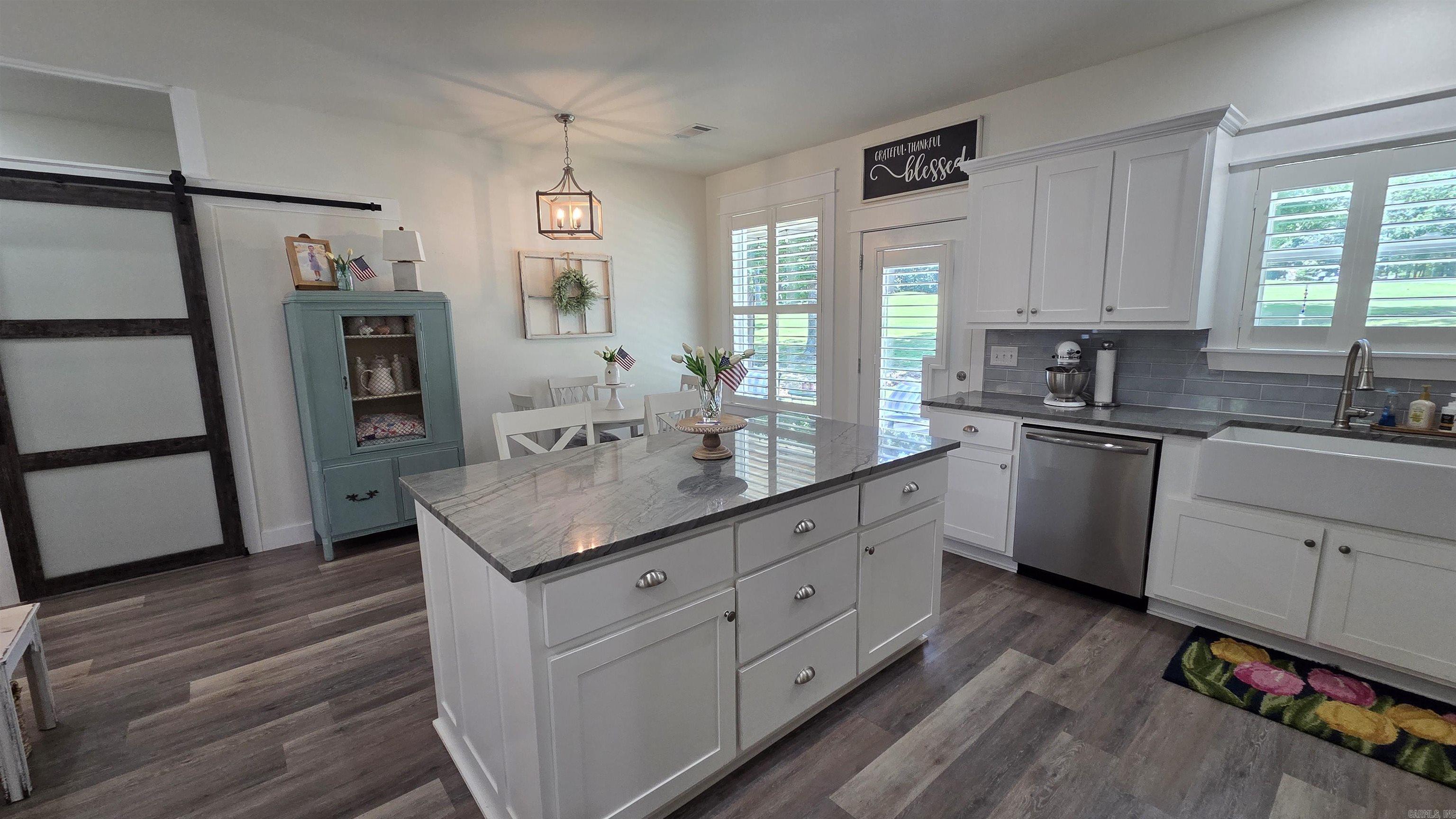 INDIAN HILLS - Residential