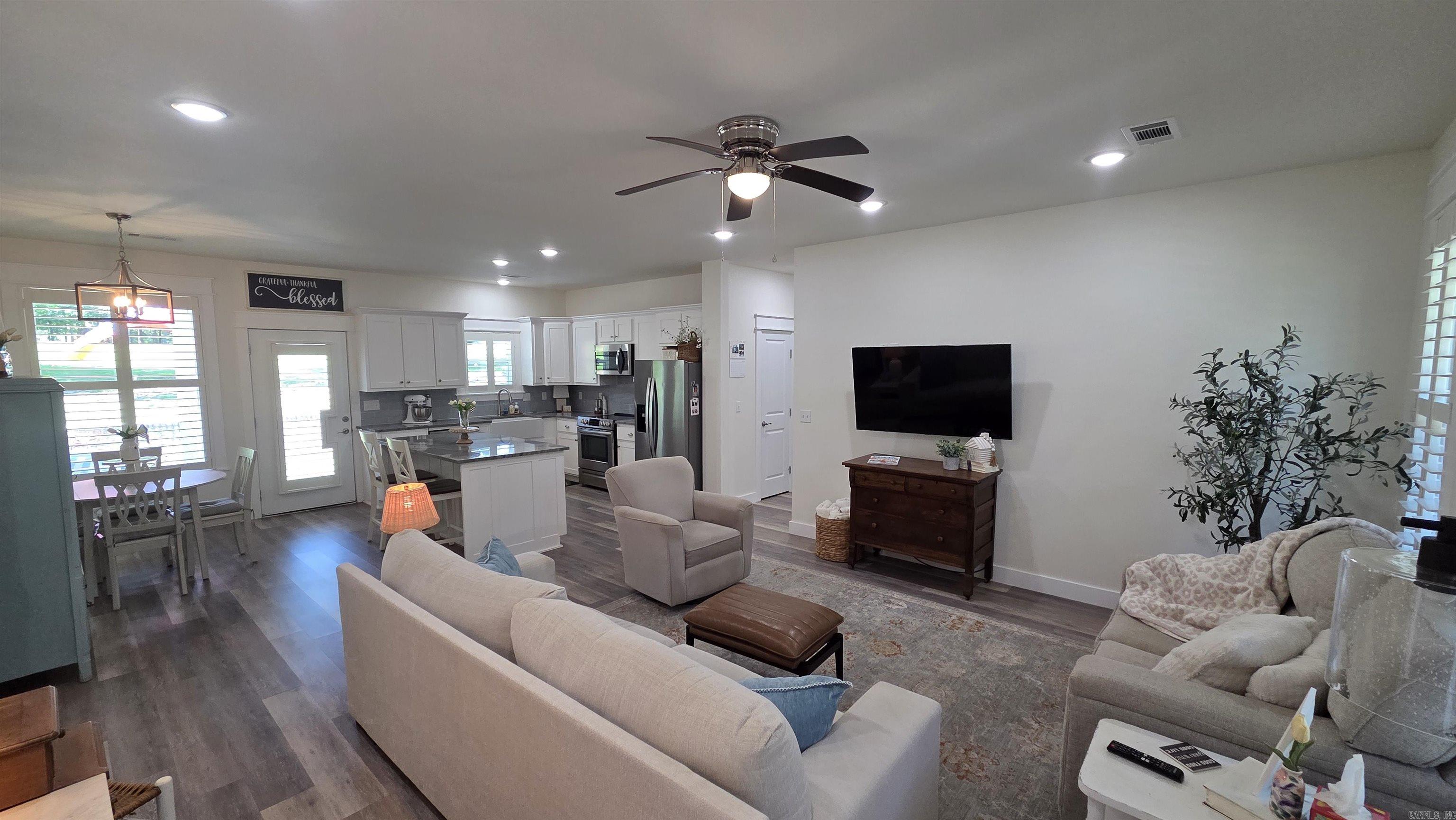 INDIAN HILLS - Residential
