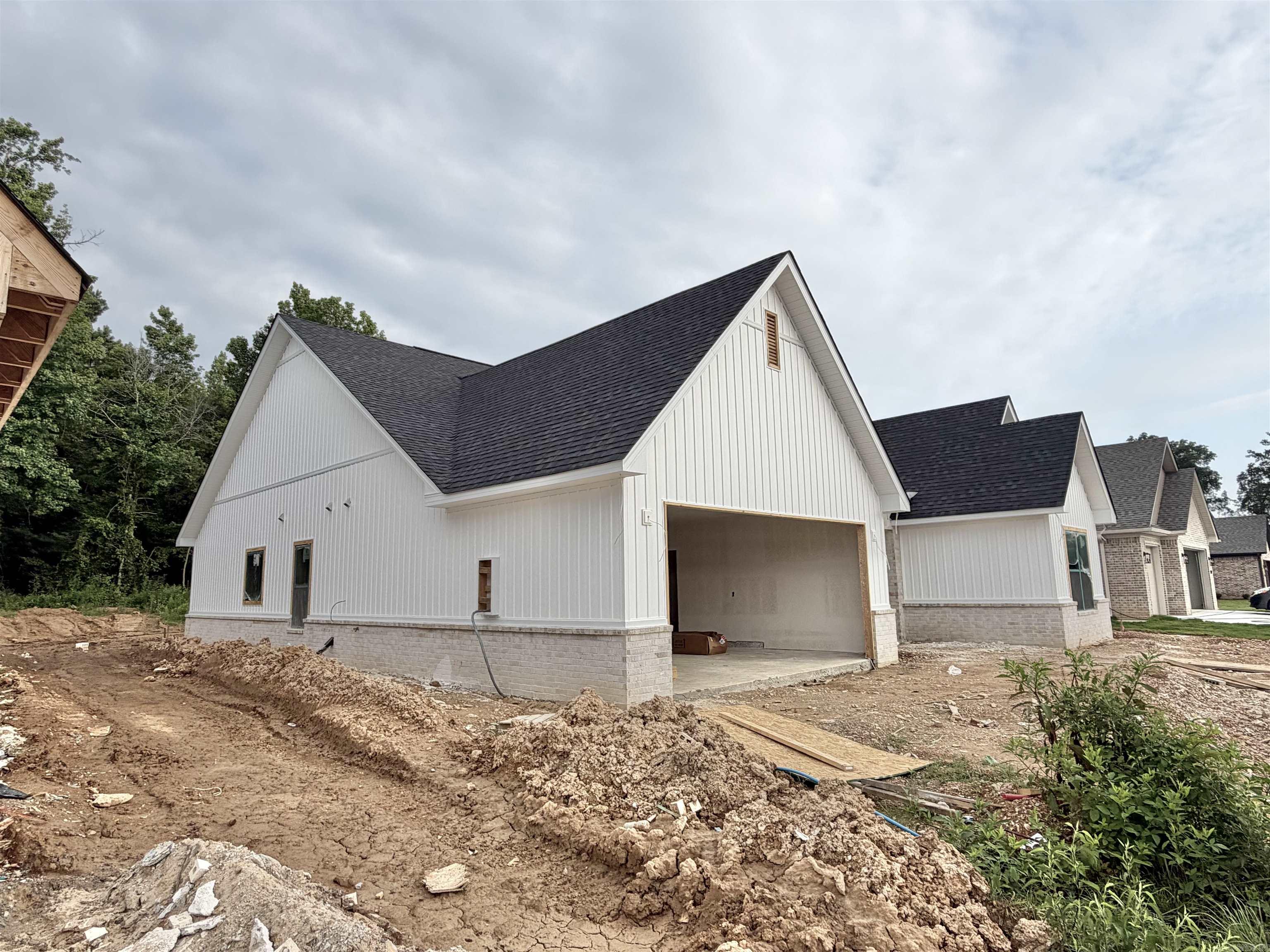 CREEKSIDE - Residential