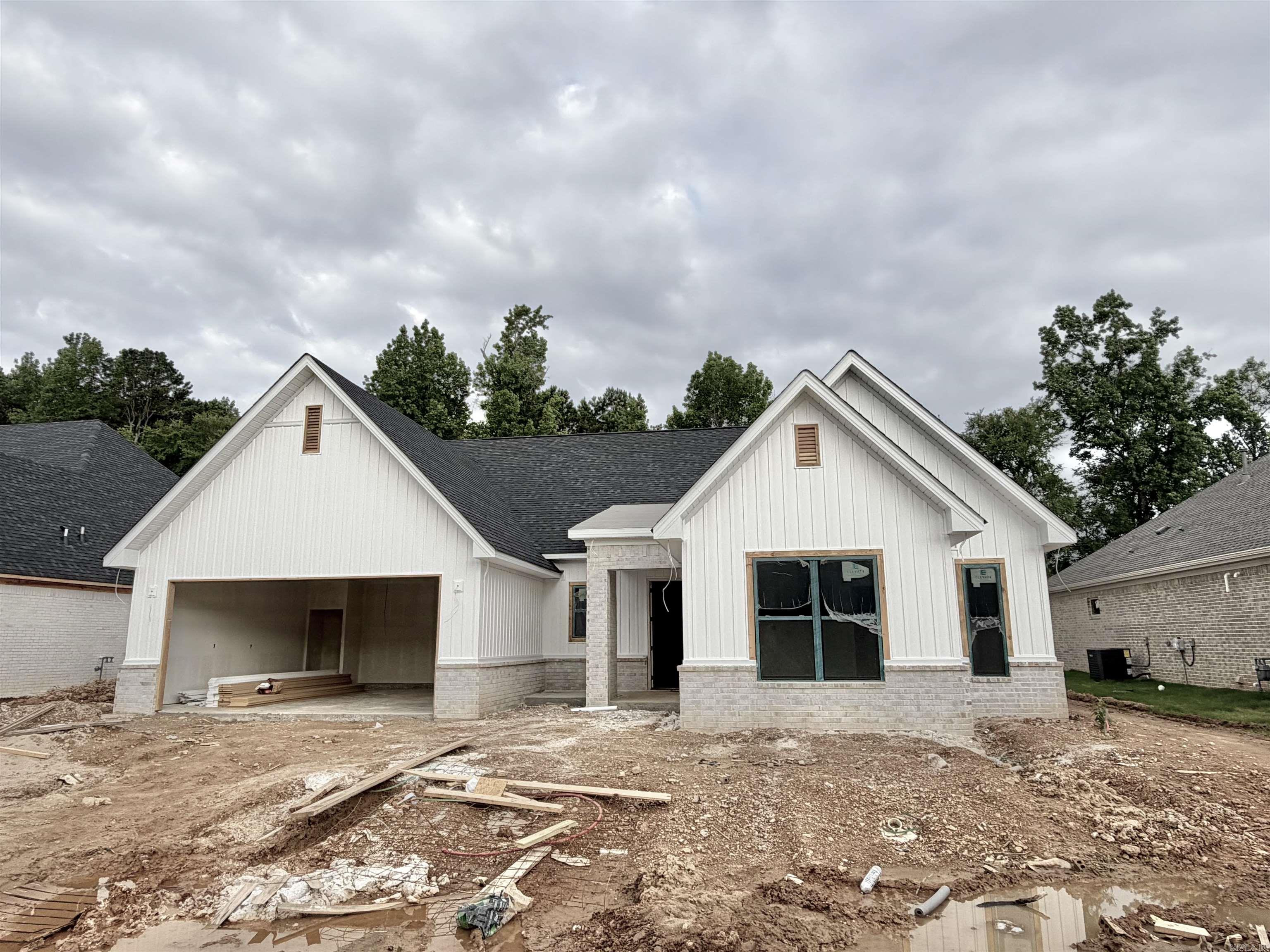 CREEKSIDE - Residential