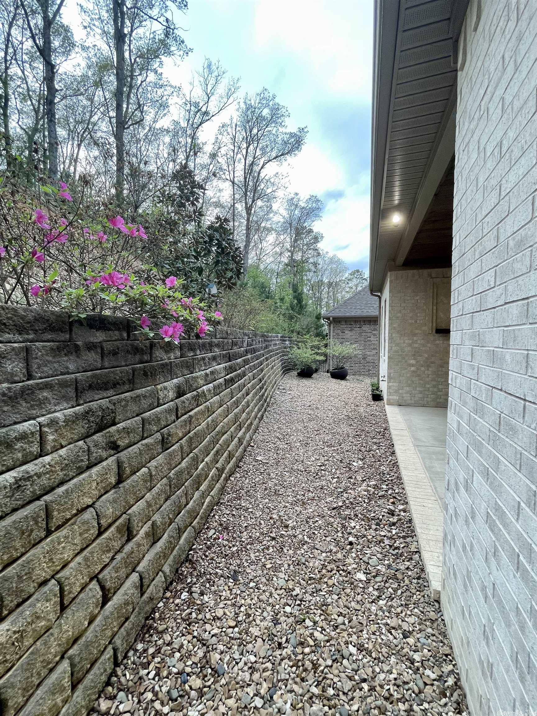 WOODLANDS EDGE - Residential