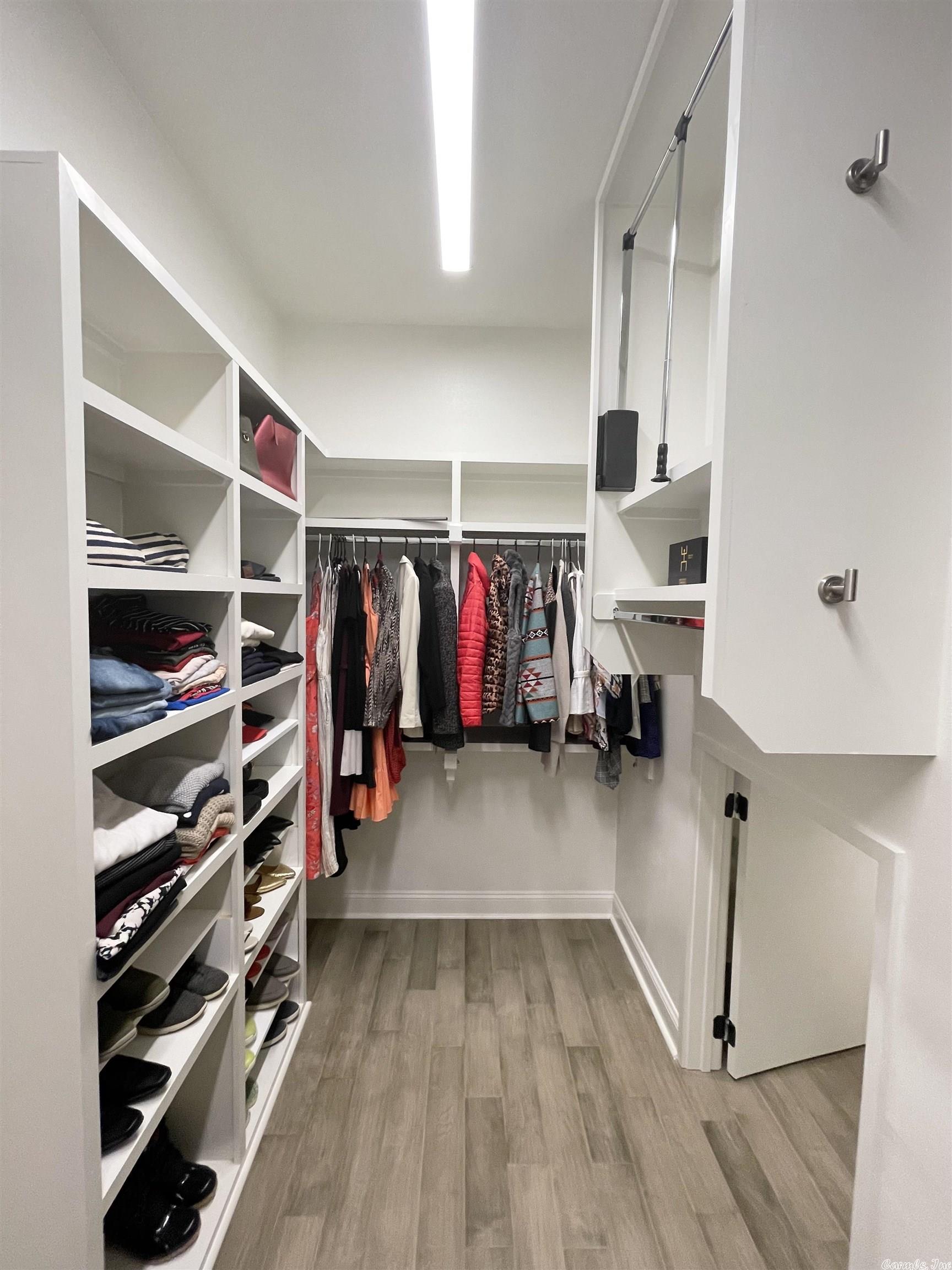 WOODLANDS EDGE - Residential