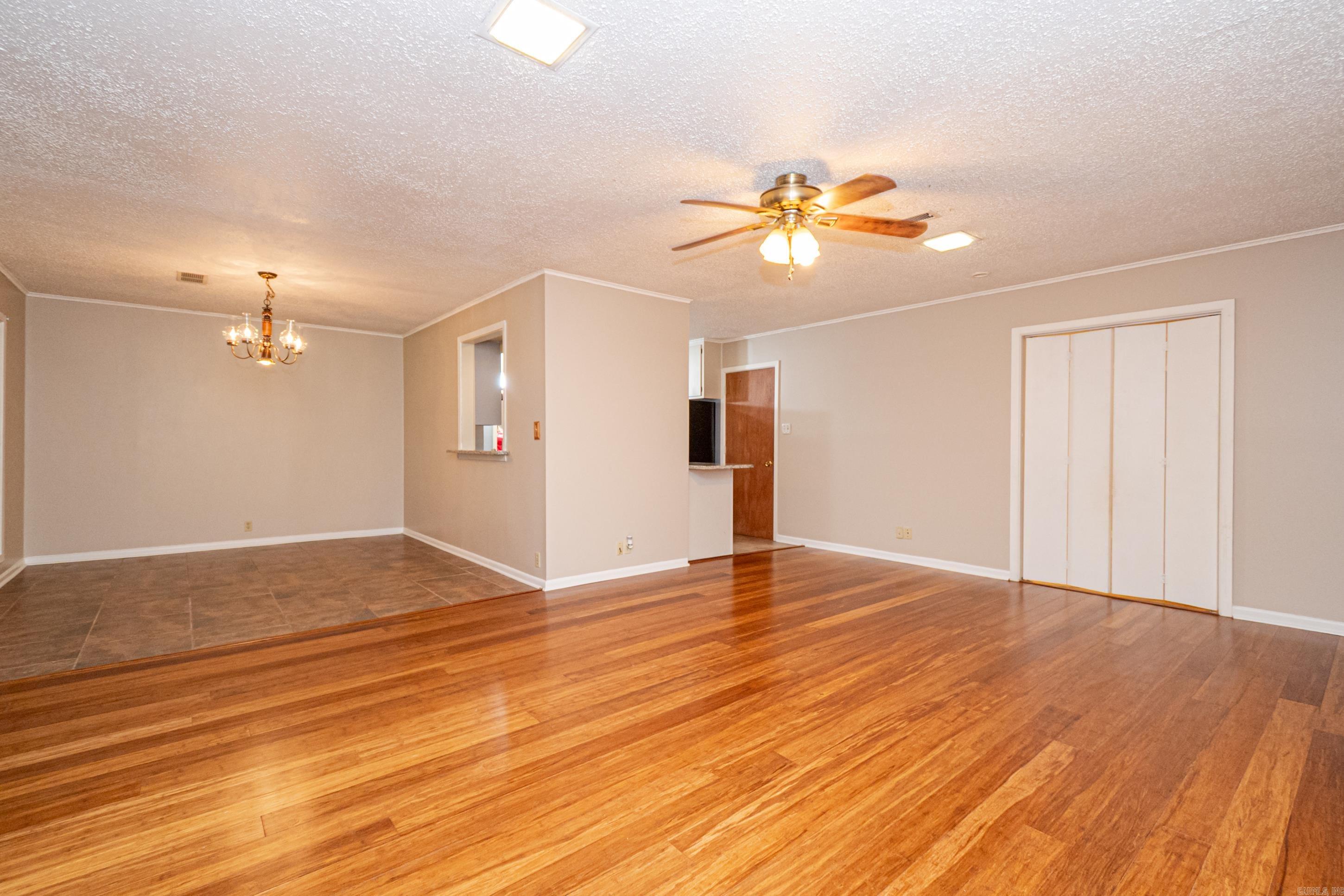 COUNTRY CLUB TERRACE - Residential