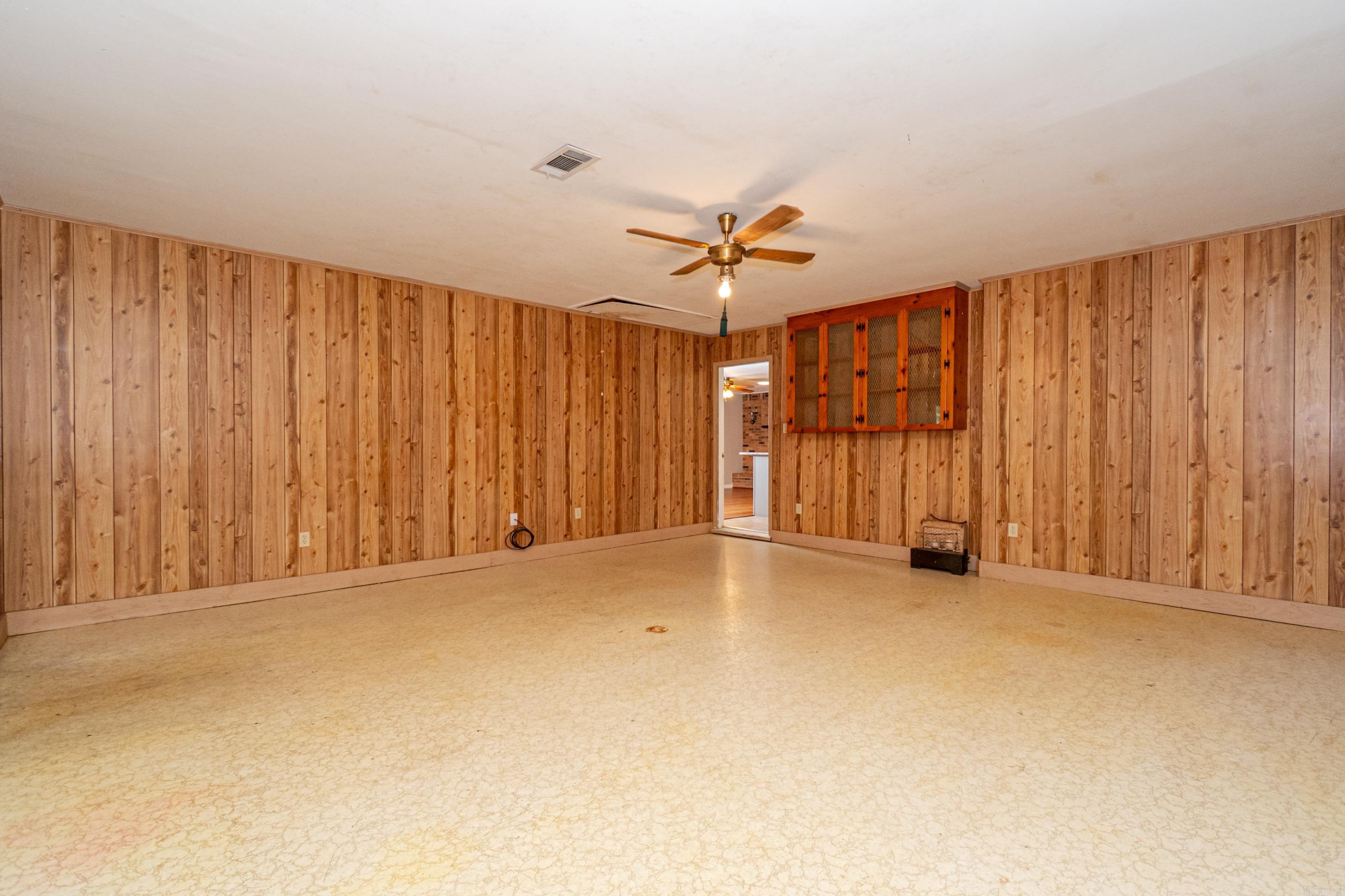 COUNTRY CLUB TERRACE - Residential