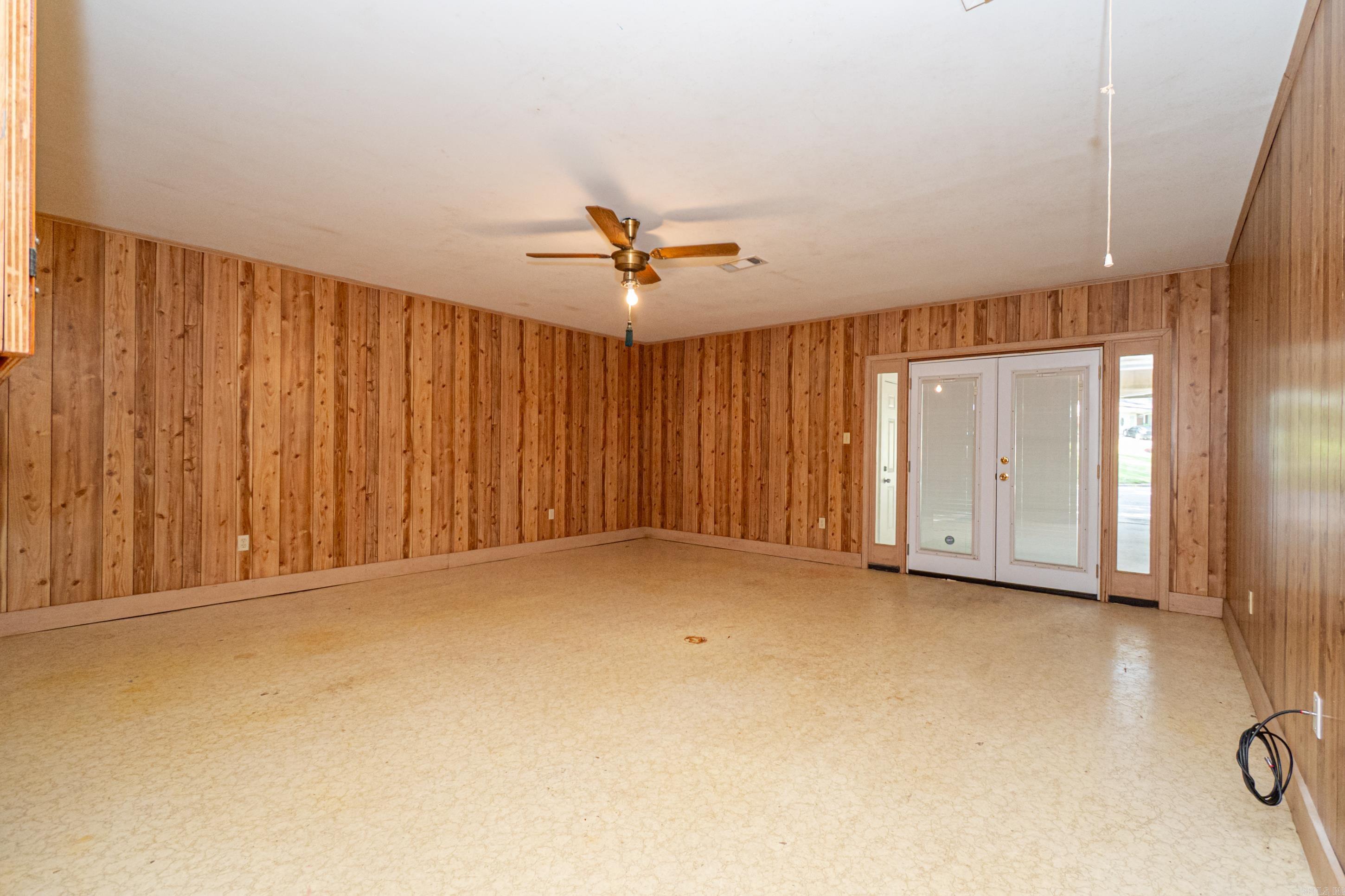 COUNTRY CLUB TERRACE - Residential