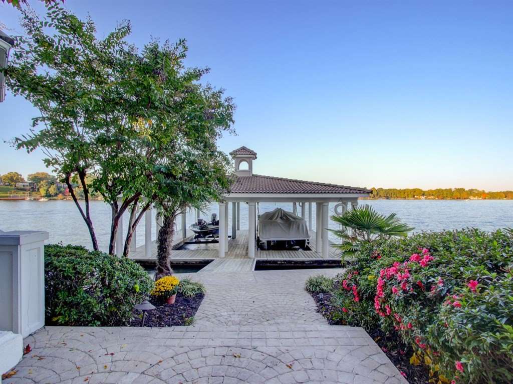 DRIFTWOOD POINT - Residential