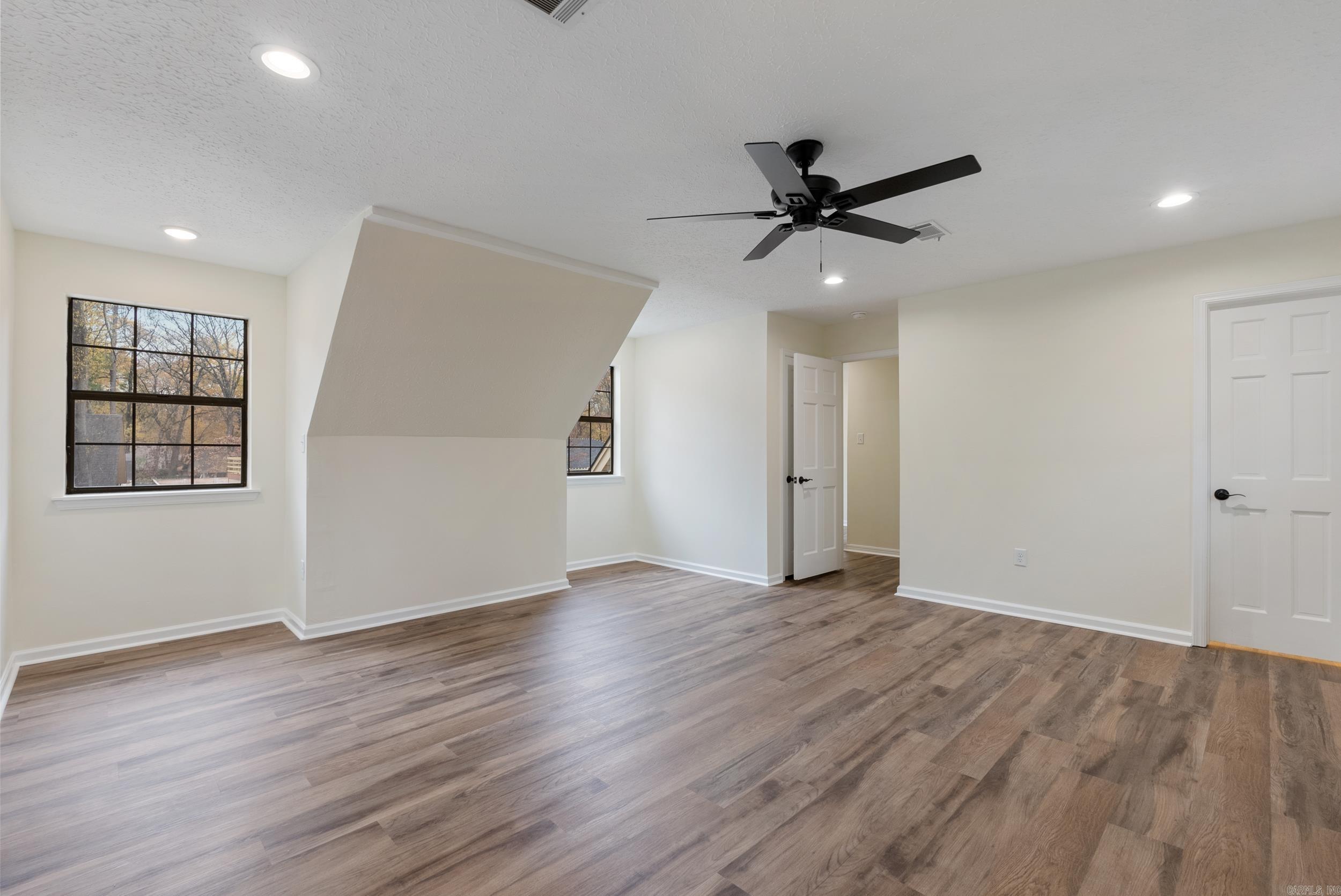 Smoking Oaks - Residential