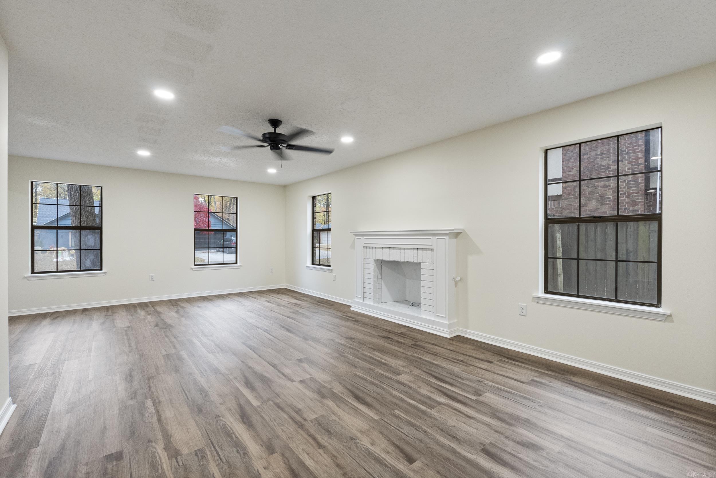 Smoking Oaks - Residential
