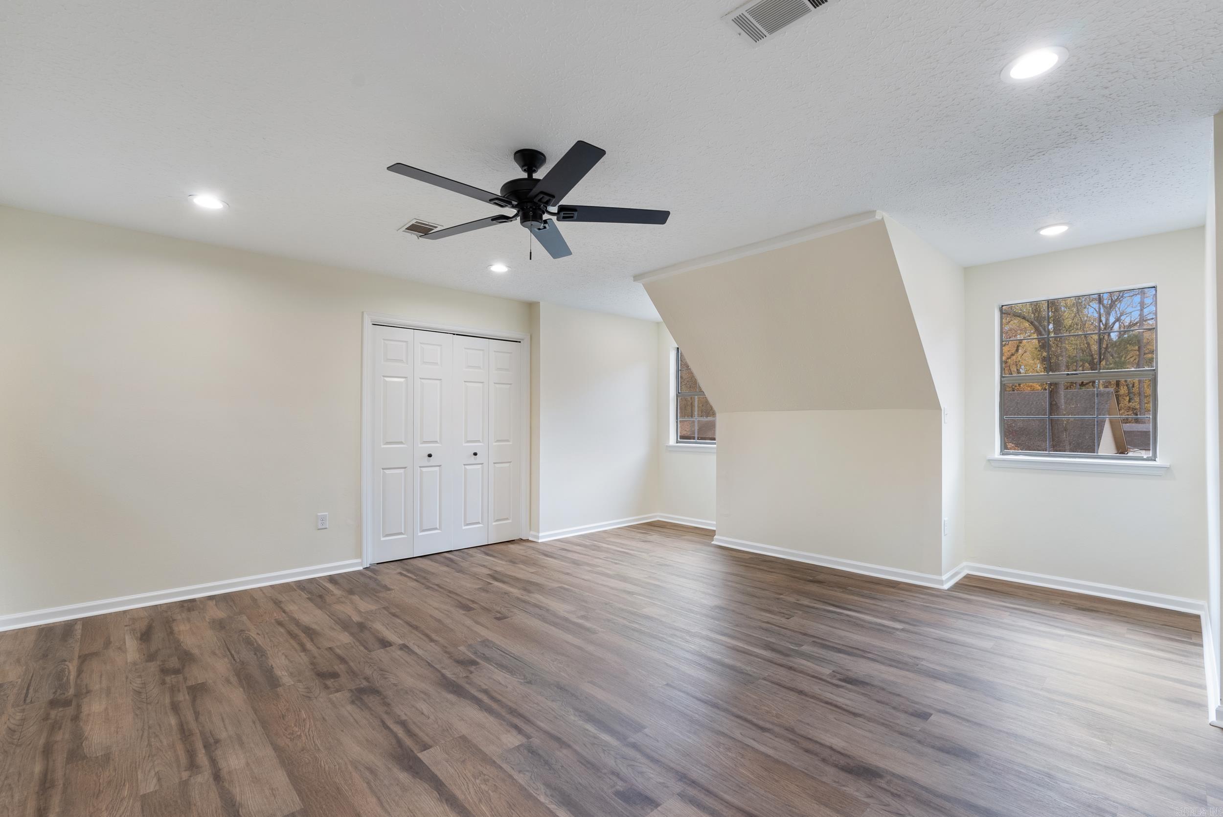 Smoking Oaks - Residential