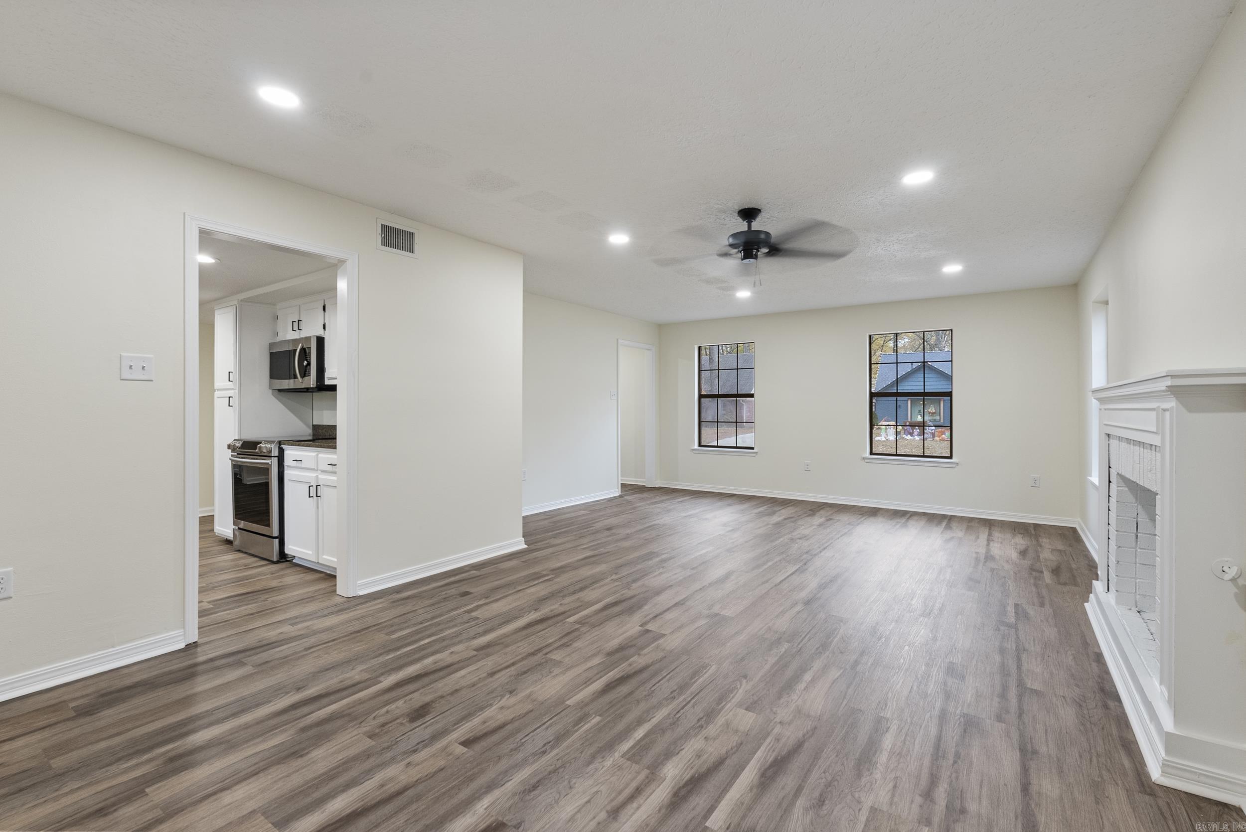 Smoking Oaks - Residential