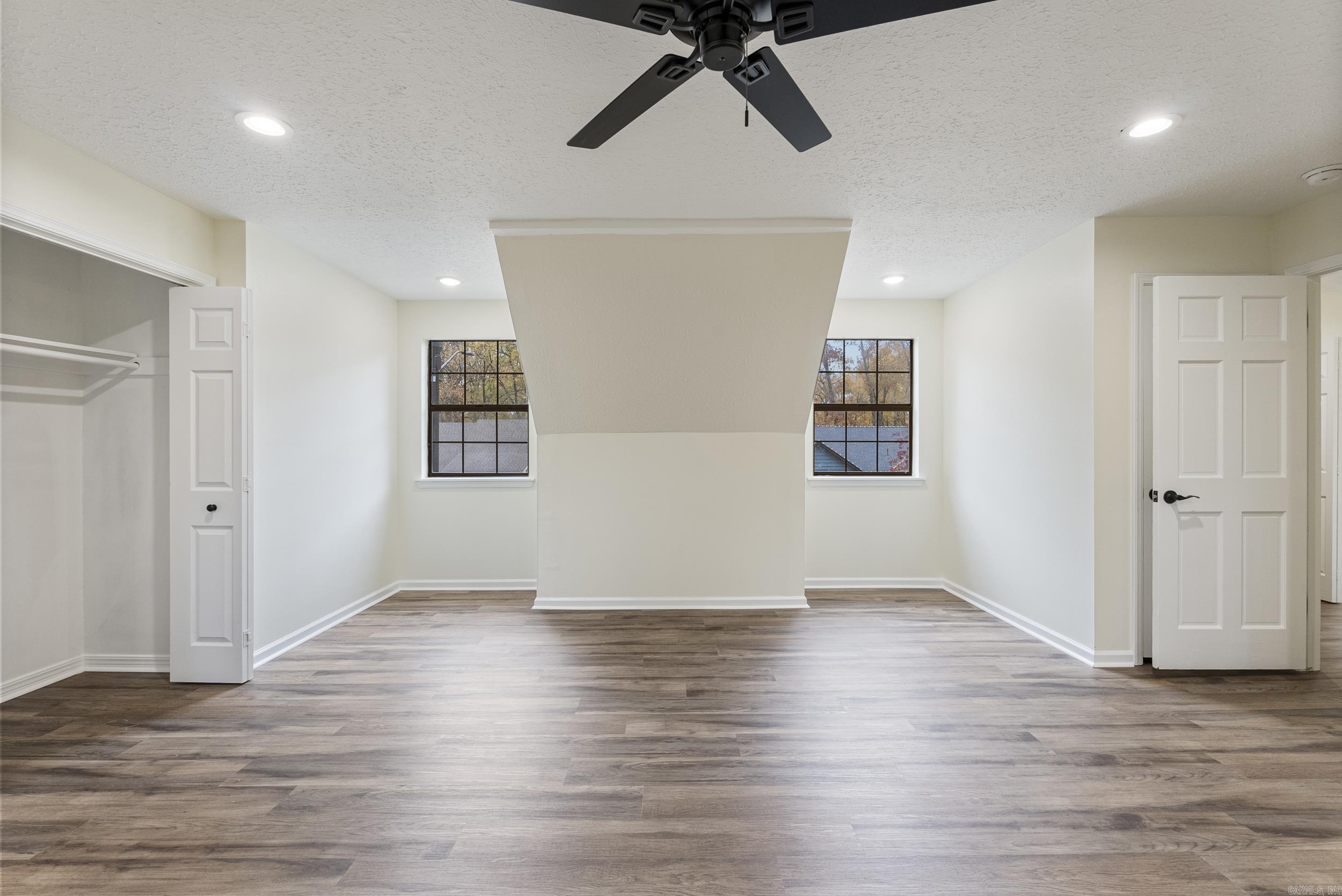 Smoking Oaks - Residential