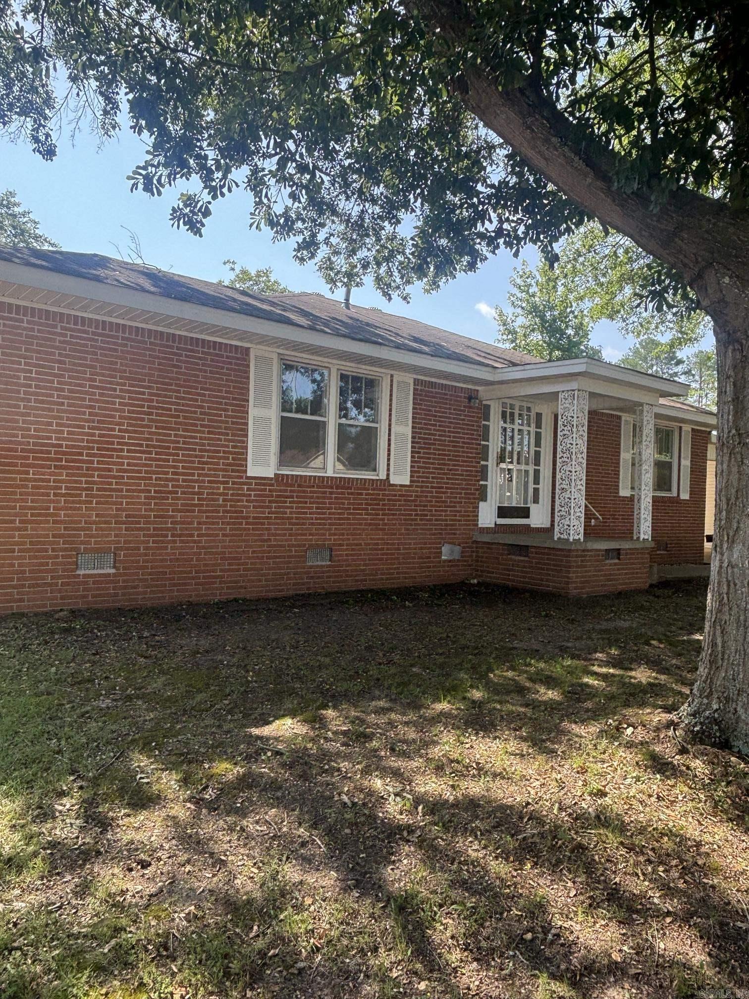 This is beautifully updated 3-bedroom, 1 bath residence in a well-established neighborhood! Featuring gorgeous, refinished hardwood floors, fresh interior paint and a newly remodeled kitchen and bathroom, this move-in ready home is waiting for its new owners. Situated next to a vacant lot in front and back gives it added privacy.  The oversized backyard with mature landscaping is perfect for entertaining, gardening or relaxing outdoor. Great home of first-time homebuyers, downsizing or that perfect retirement home, the property offers comfort, charm and convenience. Call for a showing today.