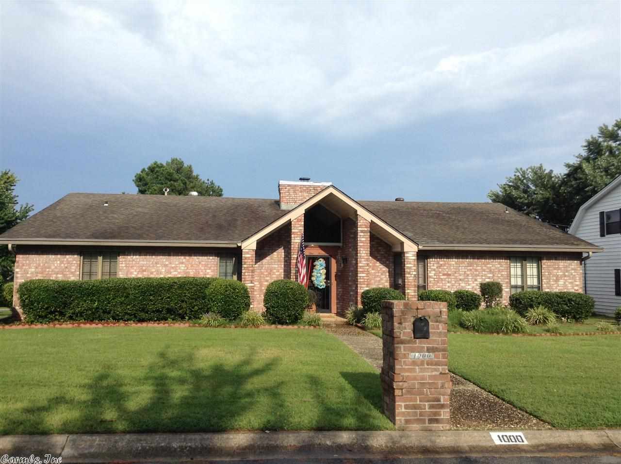 Don't be fooled by age, totally renovated  with better quality than some new homes , NEW kitchen cabinets w/soft close/GRANITE COUNTER 15 year warranty carpet/ 3 tab shingle roof, large open foyer , contemporary but casual feel, large hall walk in closet, Master suite with seating area & amazing customized walk in closet Beautifully updated Bath w/Whirlpool/pendant lights Granite Counter/decorator mirrors/ fan w/ remote, GREAT Floor Plan Bonus ROOM NOT in sq. footage, all new fixtures, Maytag appliances